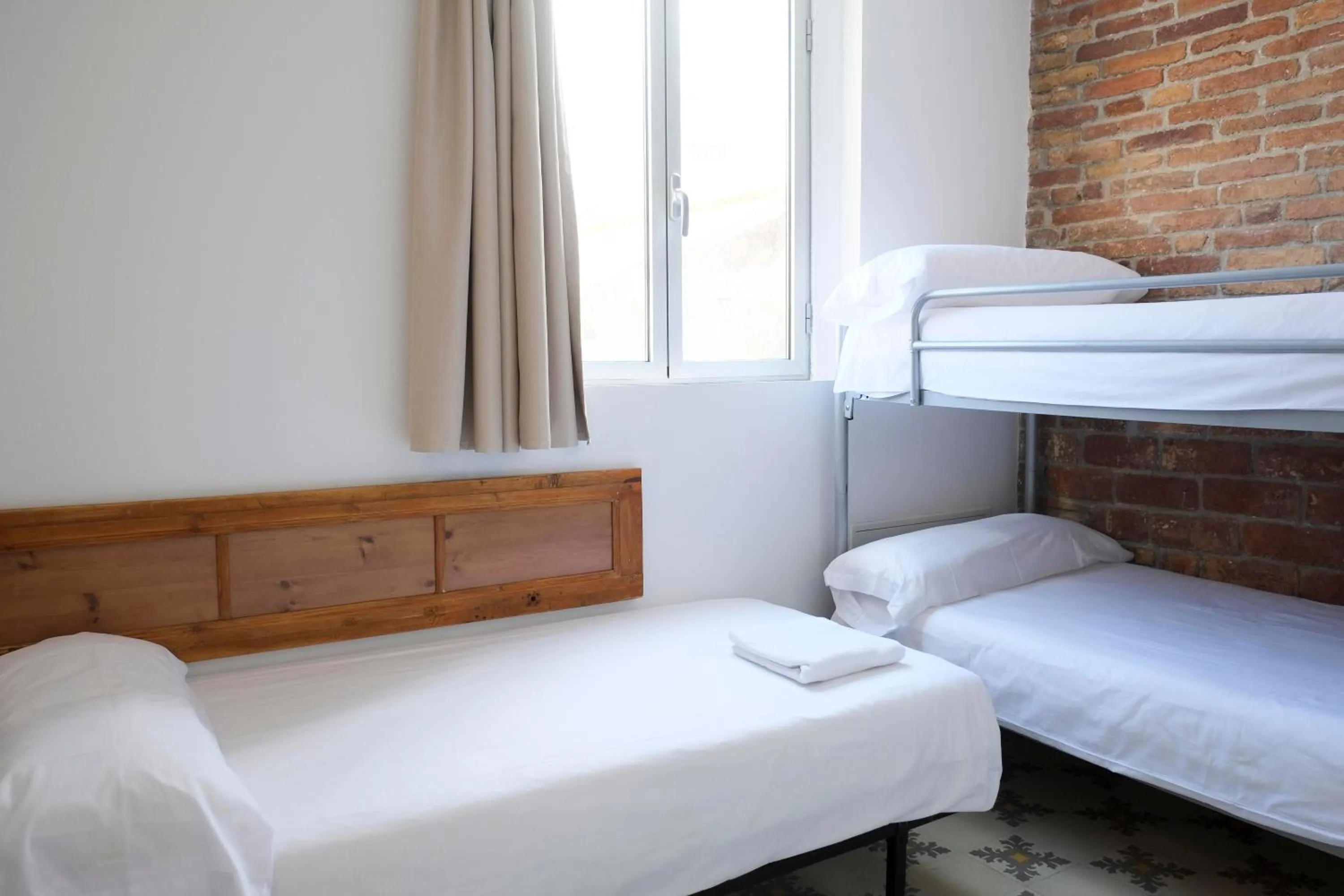 bunk bed, Bed in Pigal