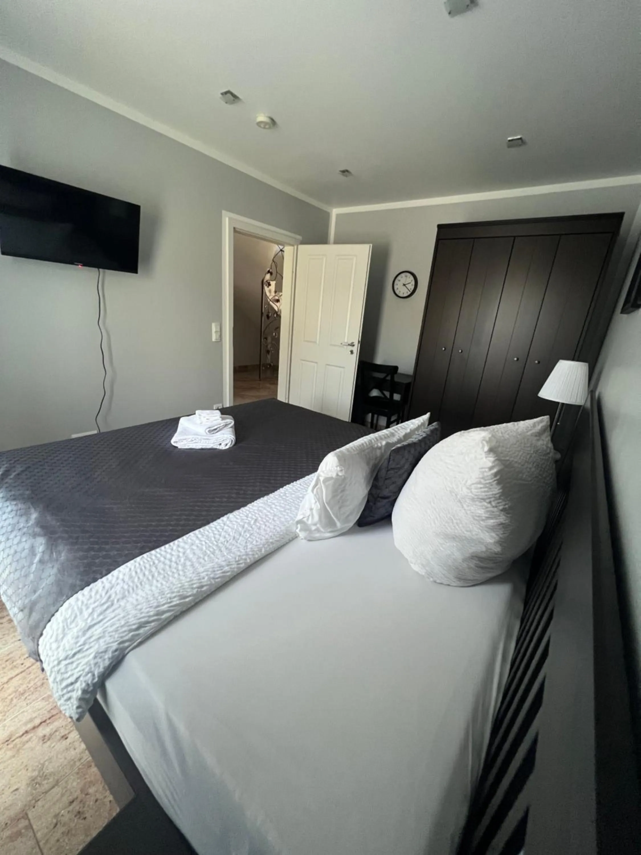 Bedroom, Bed in Merkel Villa Apartamente