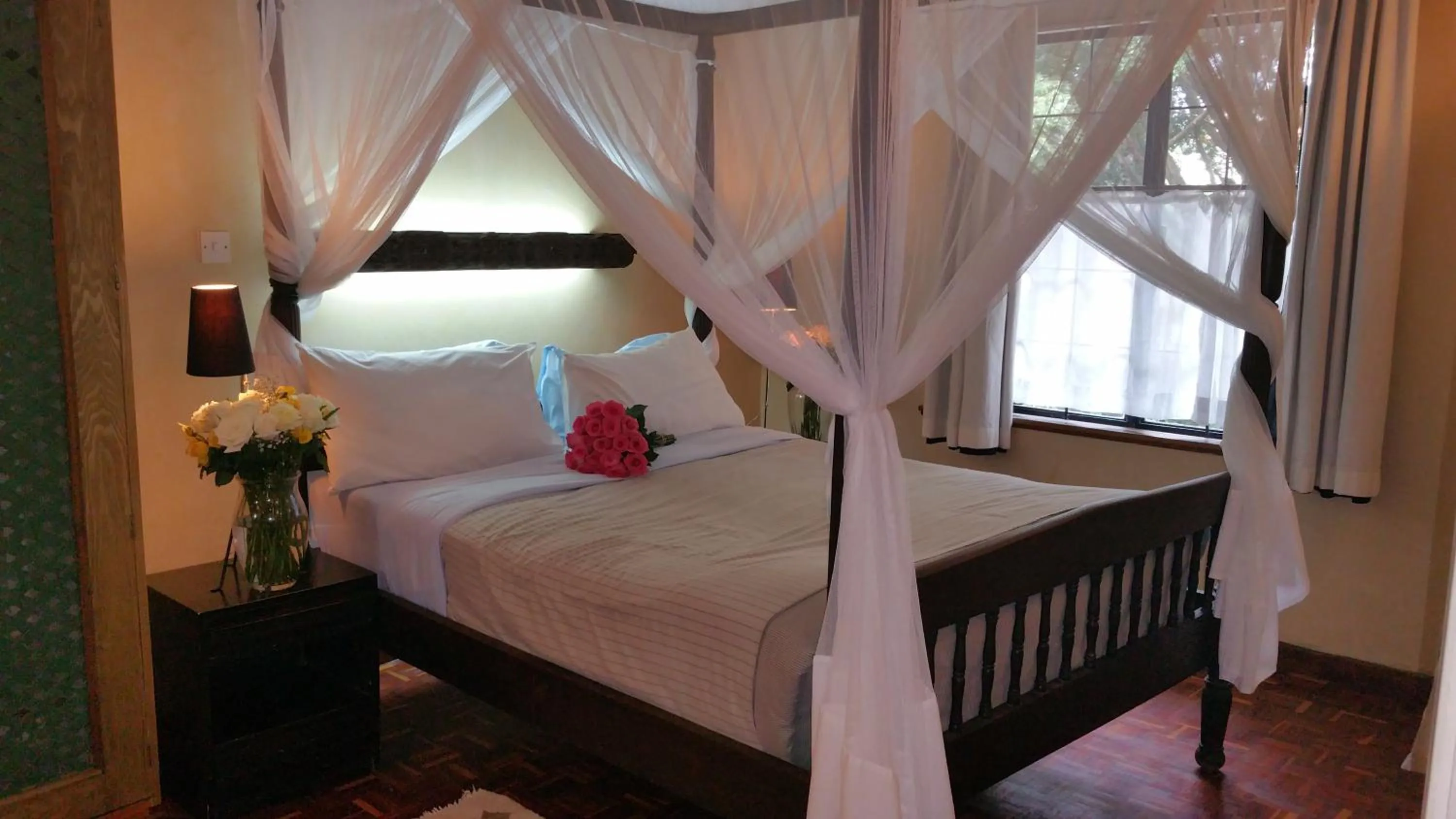 Photo of the whole room, Bed in Woodmere Grand Hotel & Serviced Apartments