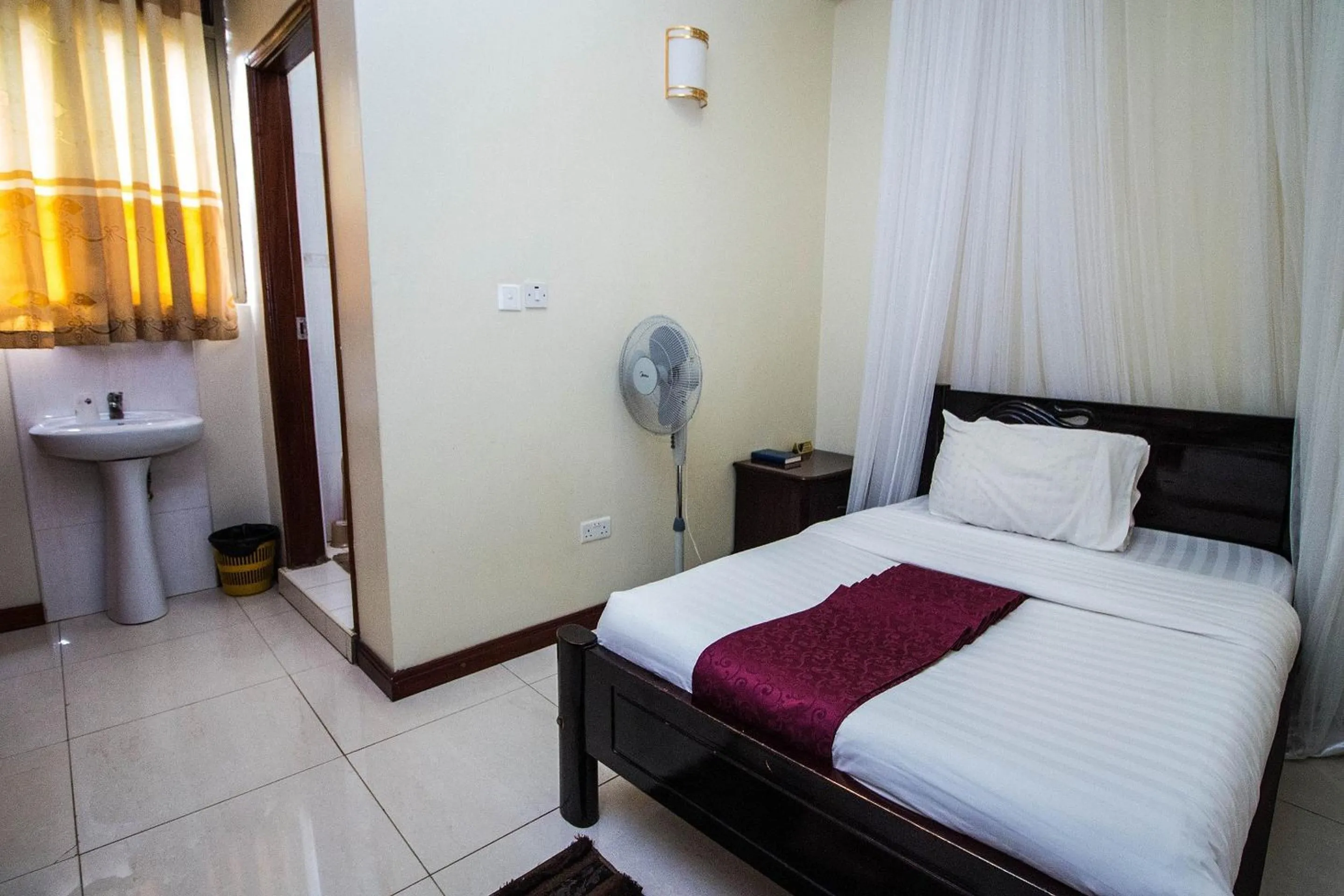 Bedroom in Sir Jose Hotel