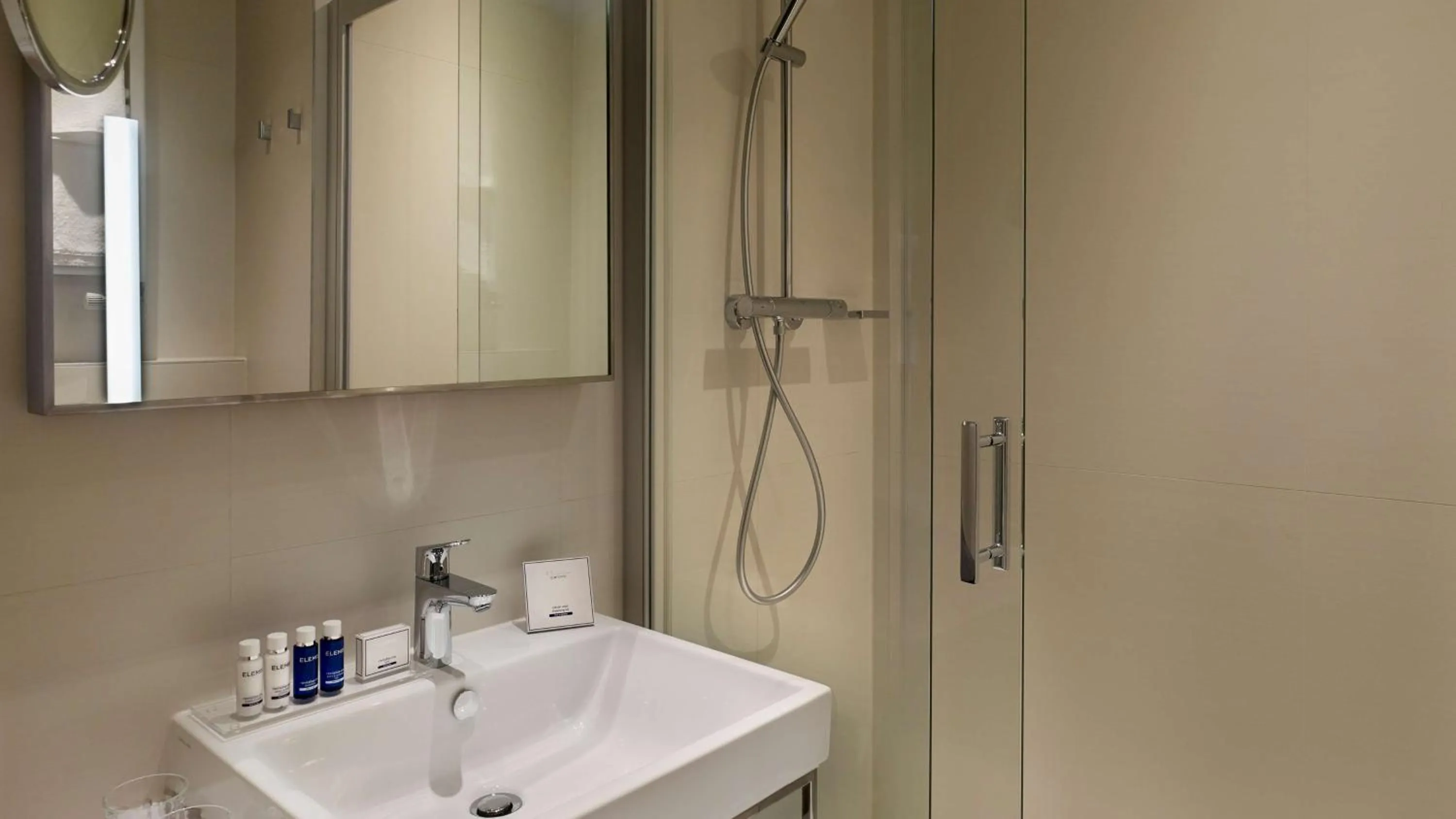 Bathroom in Park Plaza Nuremberg