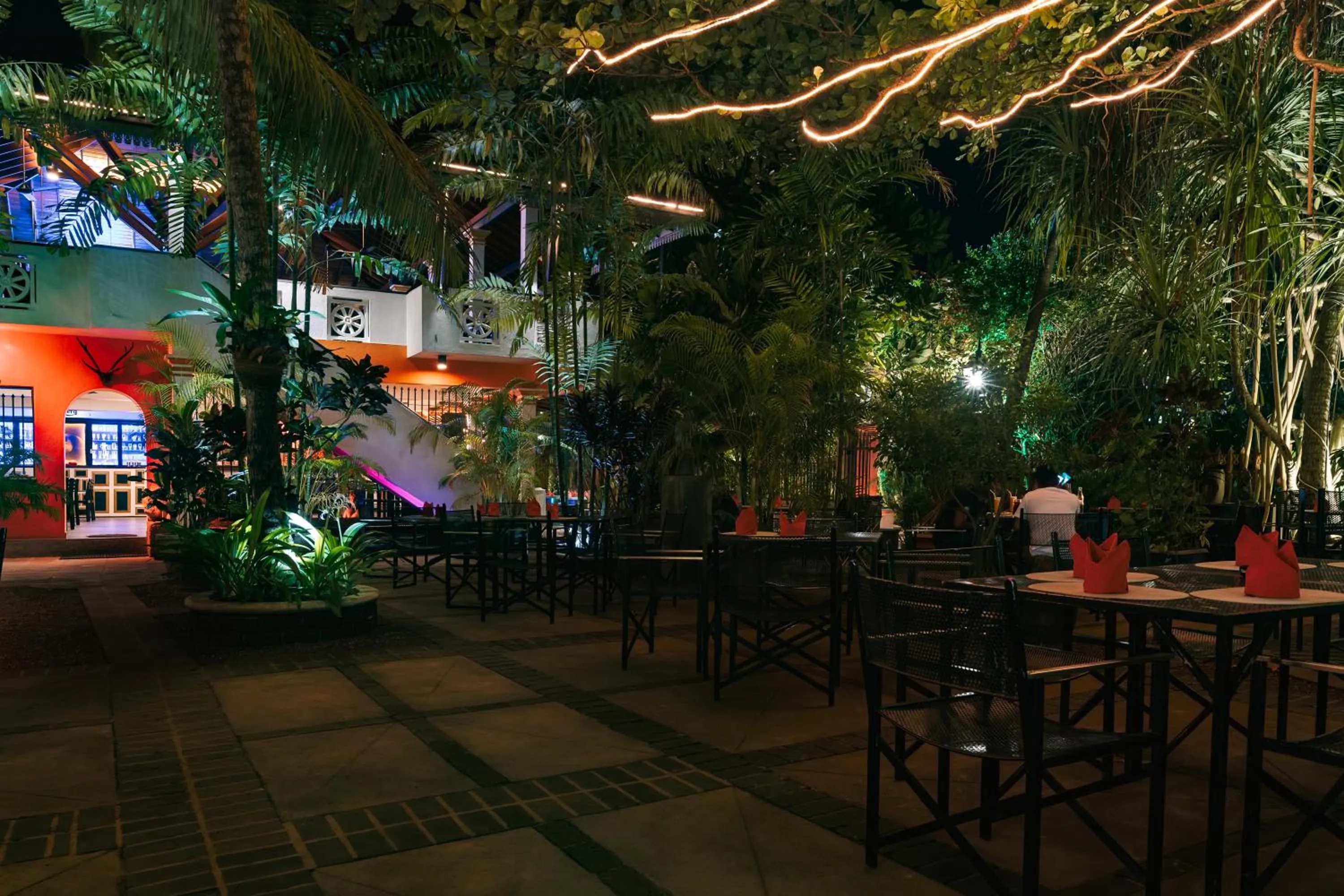 Restaurant/places to eat in Amal Beach Hotel