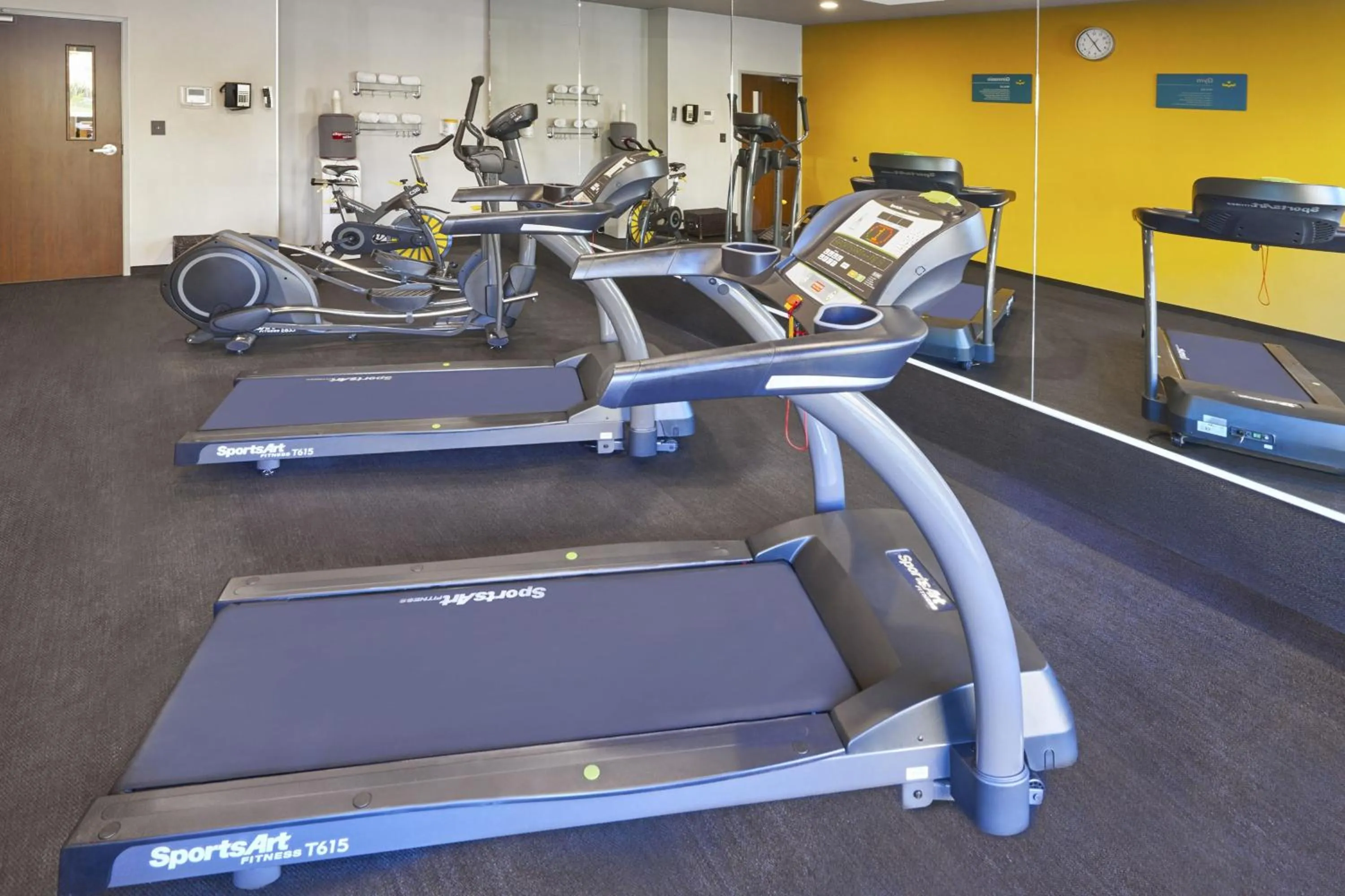 Fitness centre/facilities in City Express Suites by Marriott Silao Aeropuerto