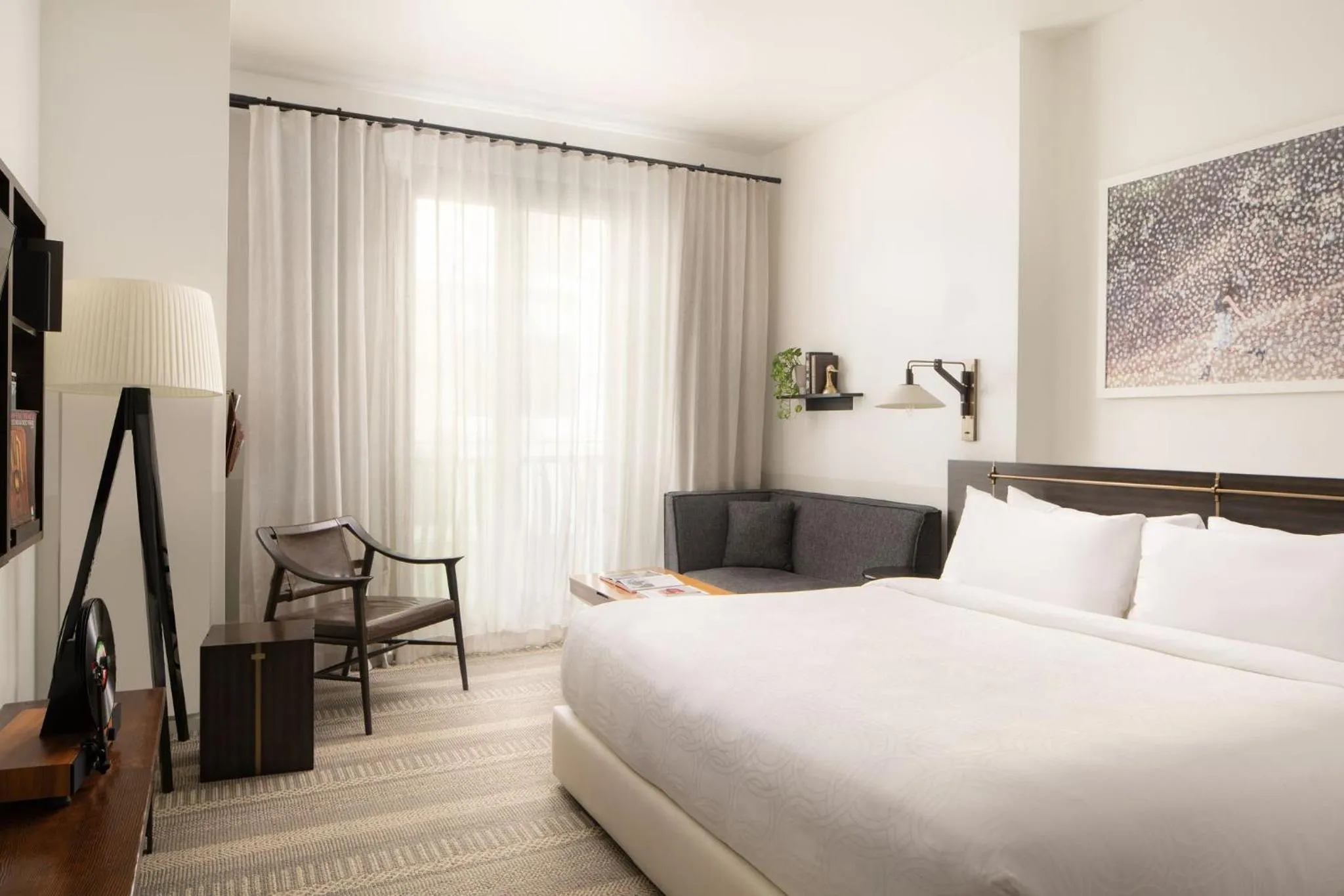 Photo of the whole room, Bed in Halcyon - A Hotel in Cherry Creek