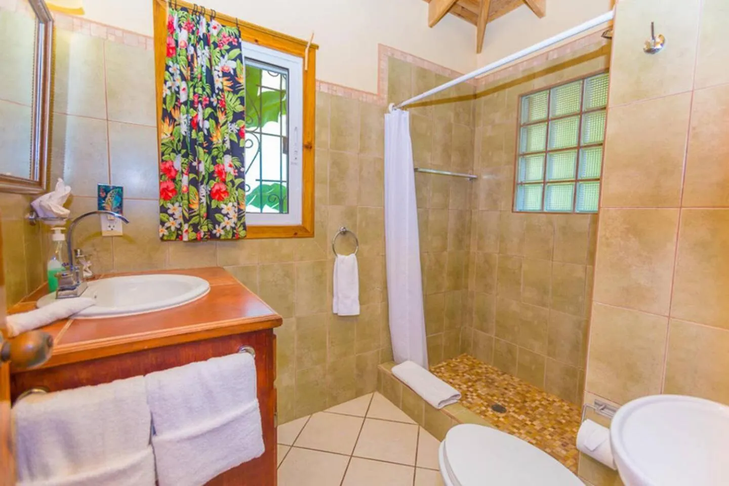Bathroom in Seaside Inn Roatan