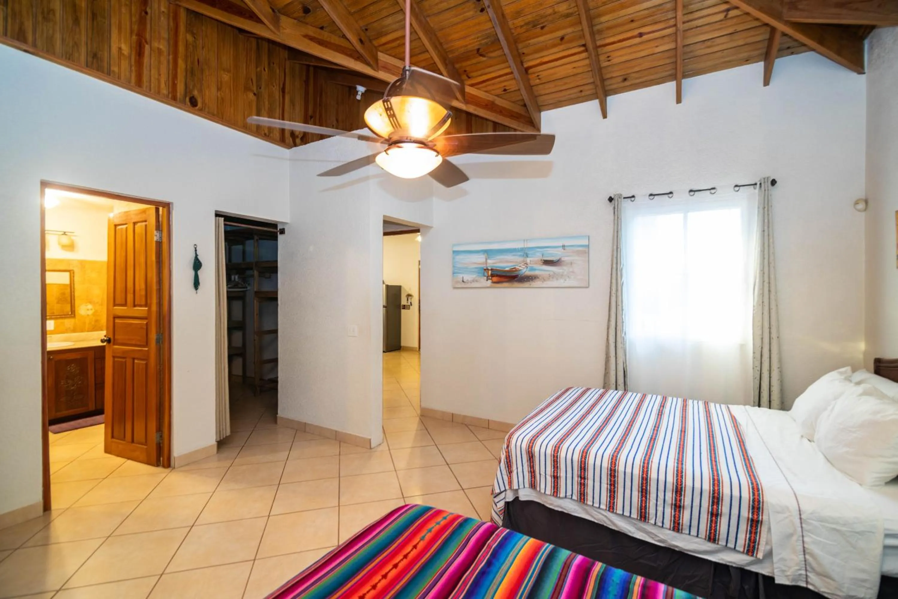 Bedroom, Bed in Seaside Inn Roatan