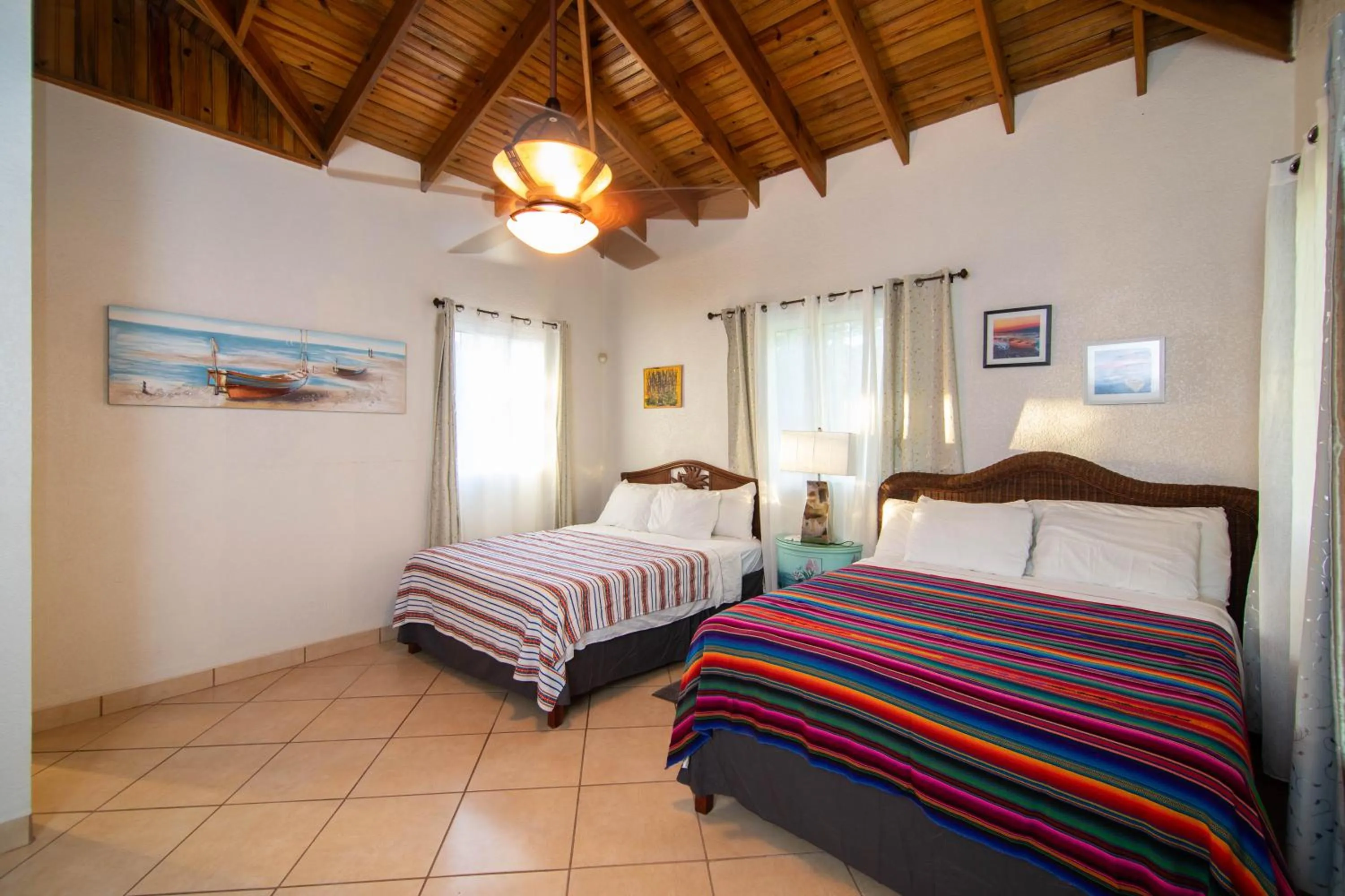 Bedroom, Bed in Seaside Inn Roatan