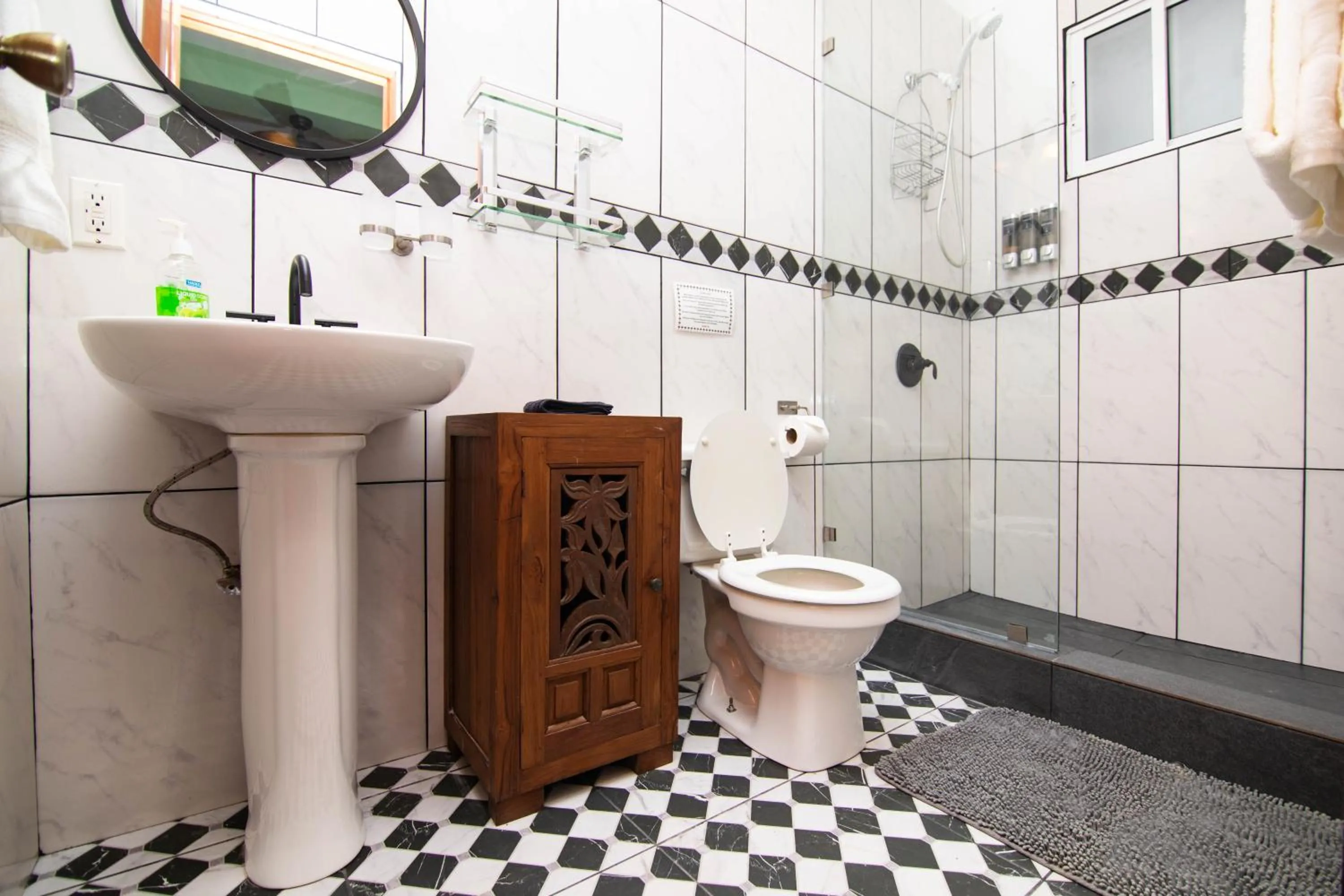 Bathroom in Seaside Inn Roatan