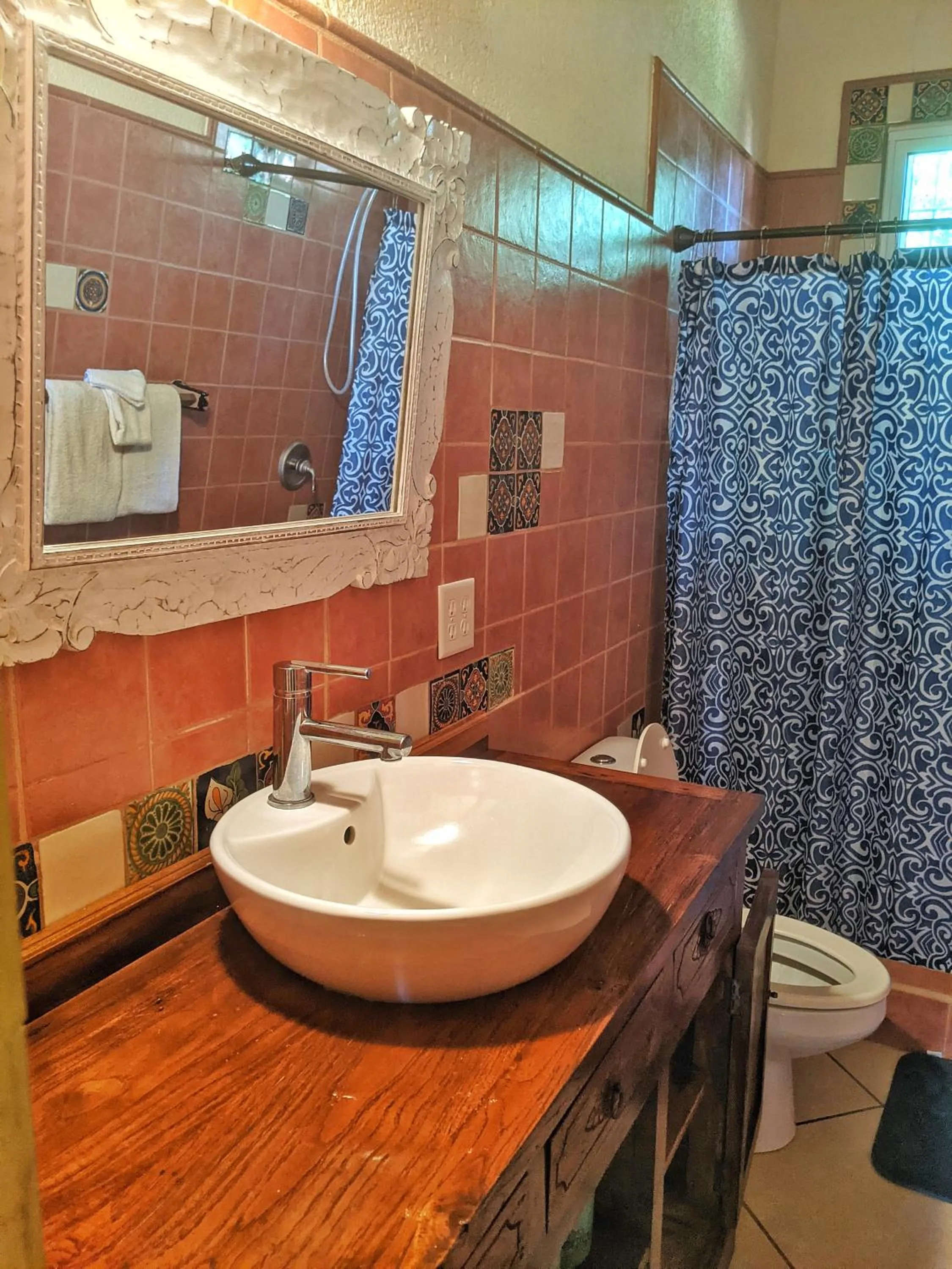Bathroom in Seaside Inn Roatan