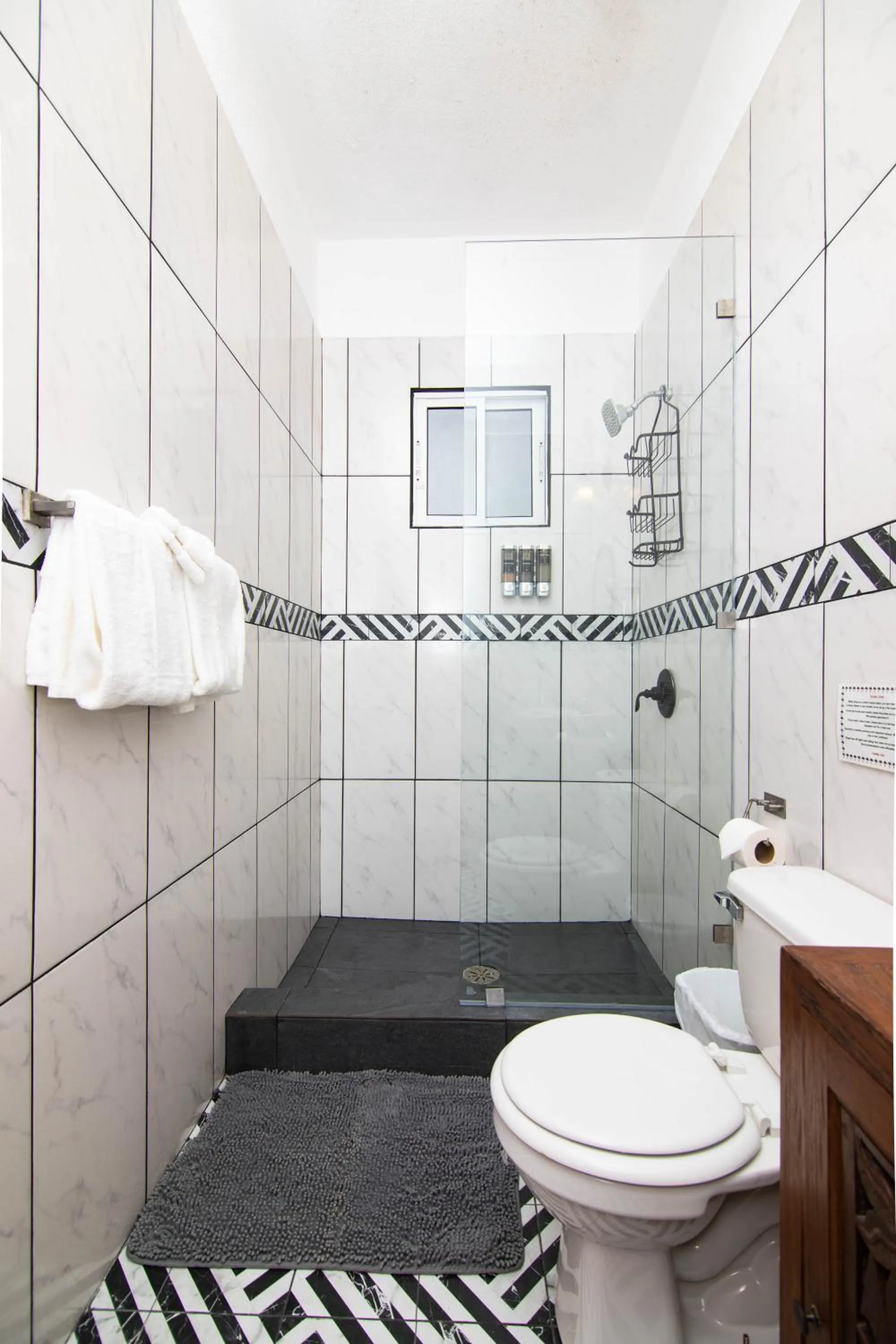 Bathroom in Seaside Inn Roatan