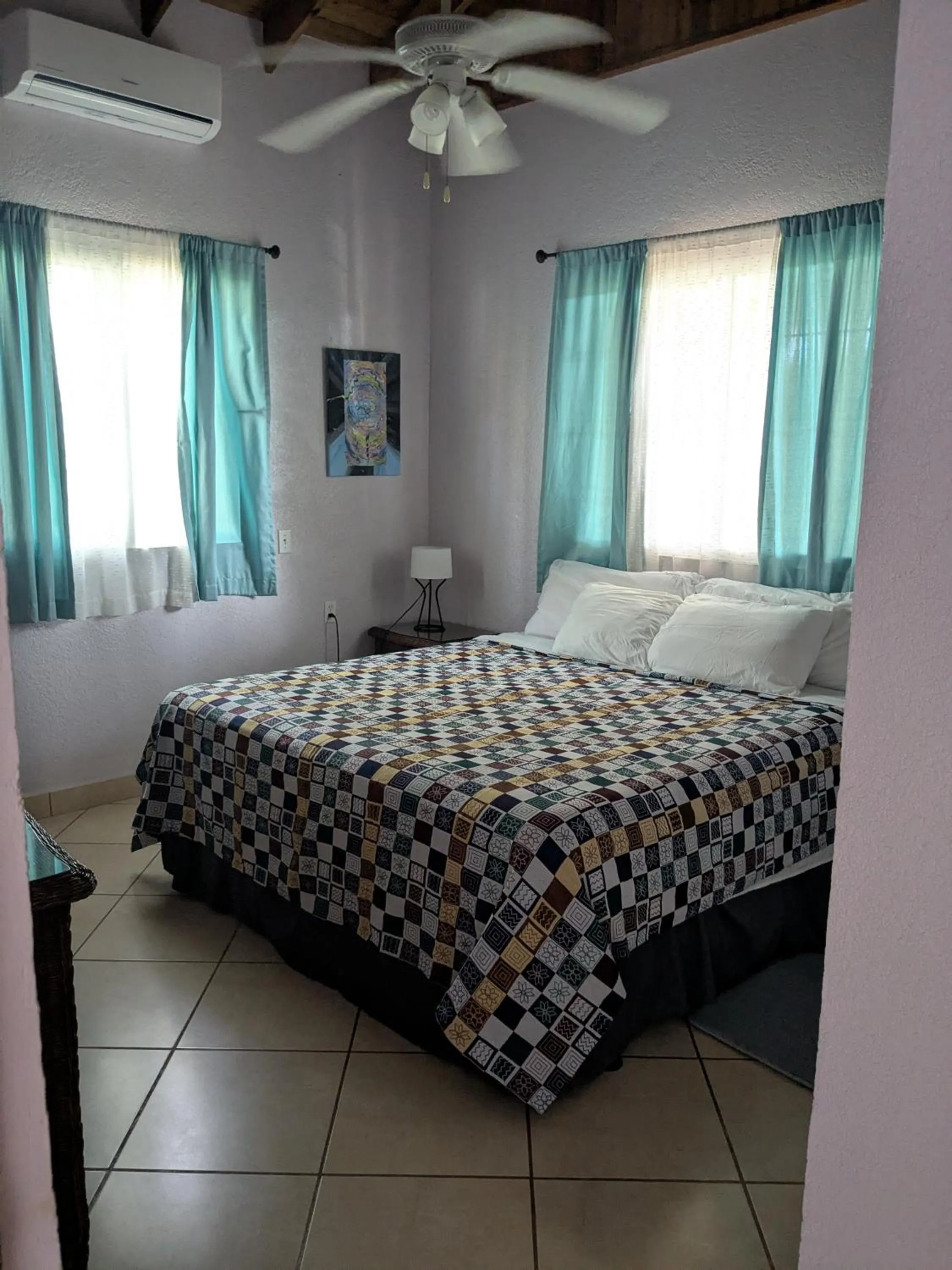 Bedroom, Bed in Seaside Inn Roatan