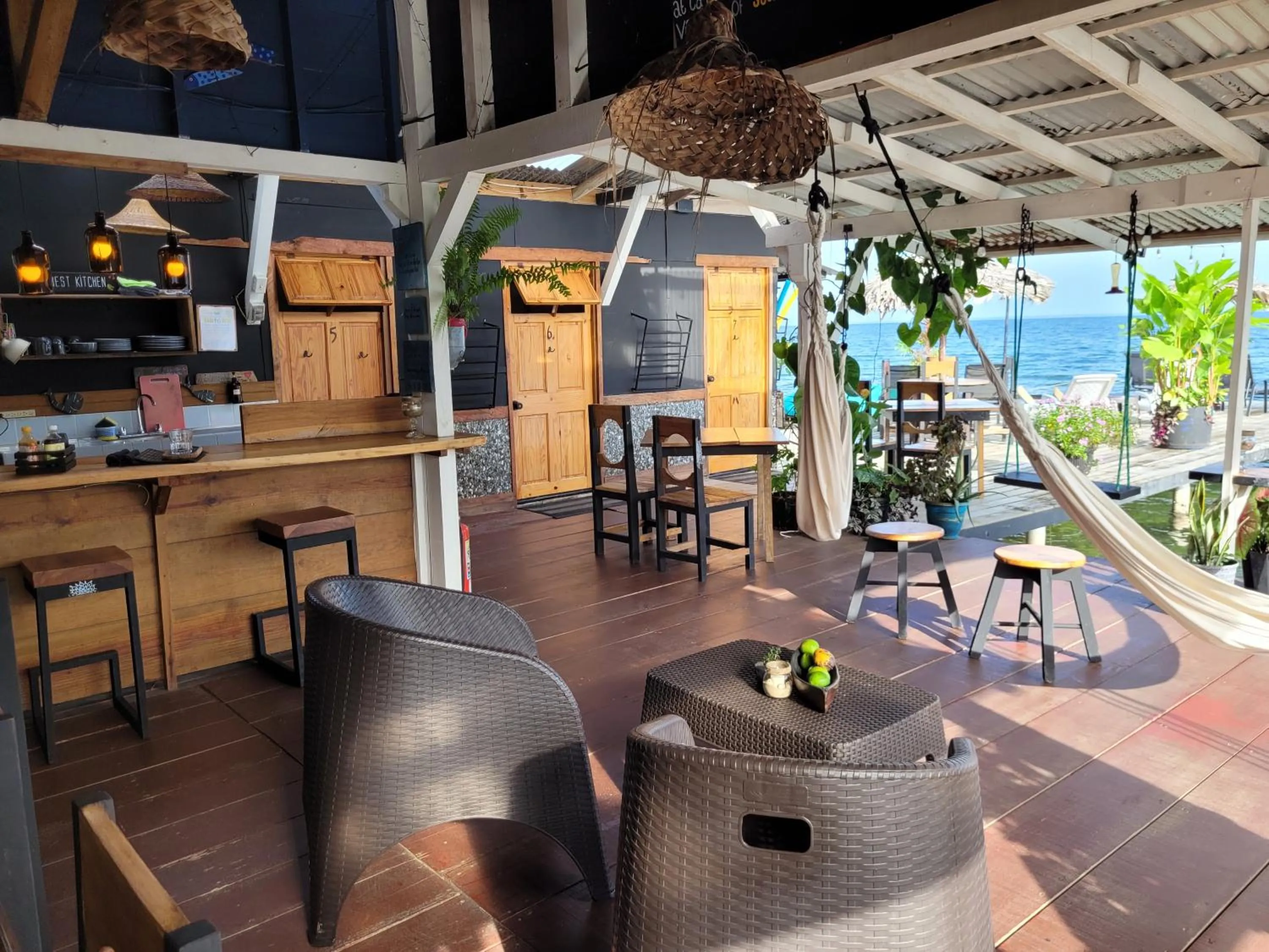 Barrbra BnB Over The Sea