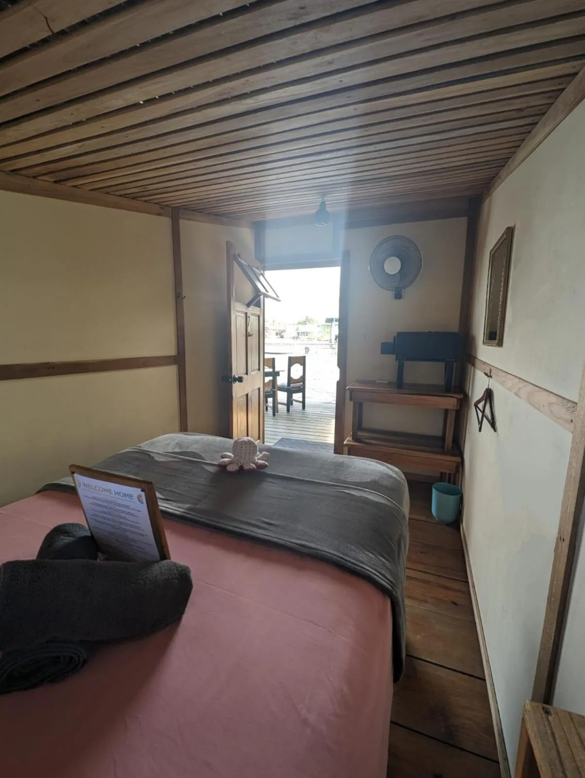 Bed in Barrbra BnB Over The Sea