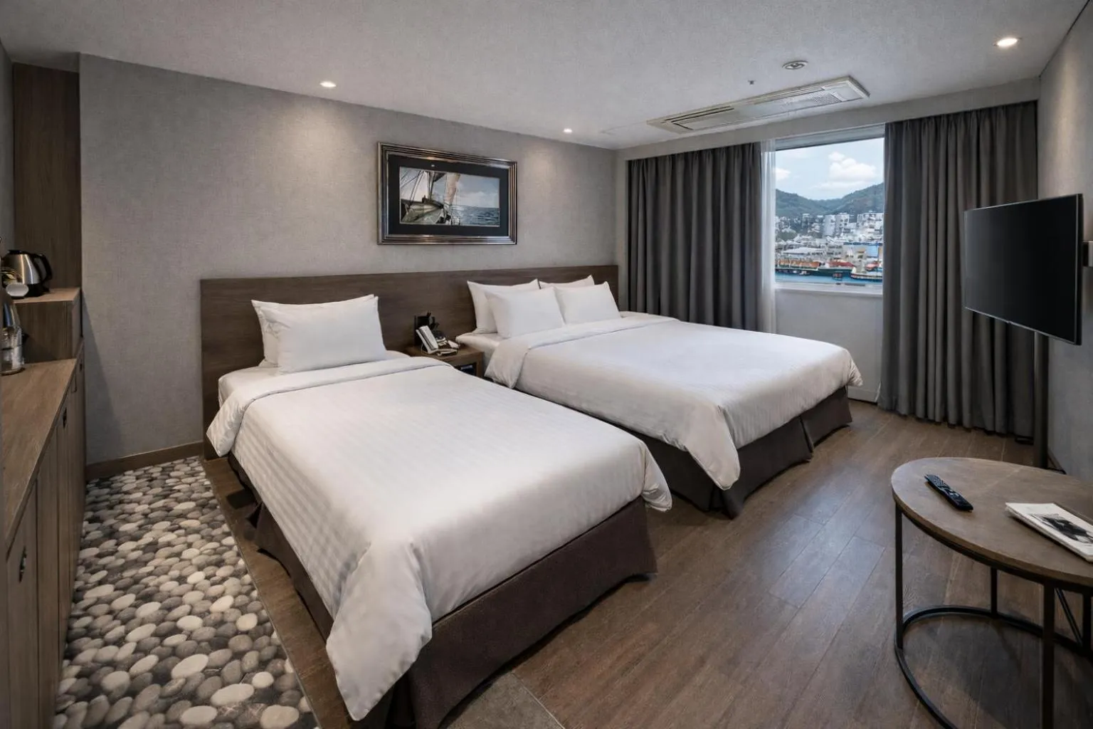 Bedroom, Bed in Kent Hotel Gwangalli by Kensington