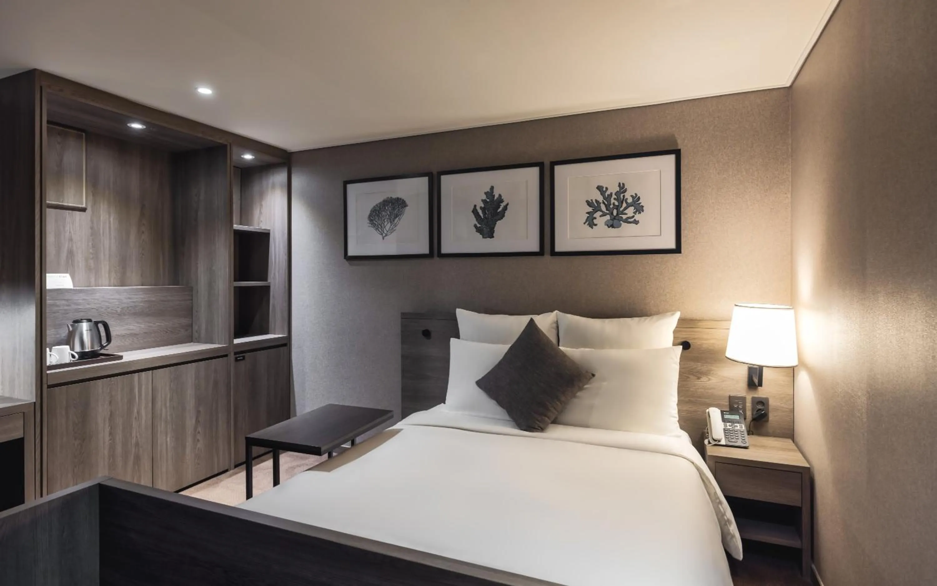 Bedroom, Bed in Kent Hotel Gwangalli by Kensington