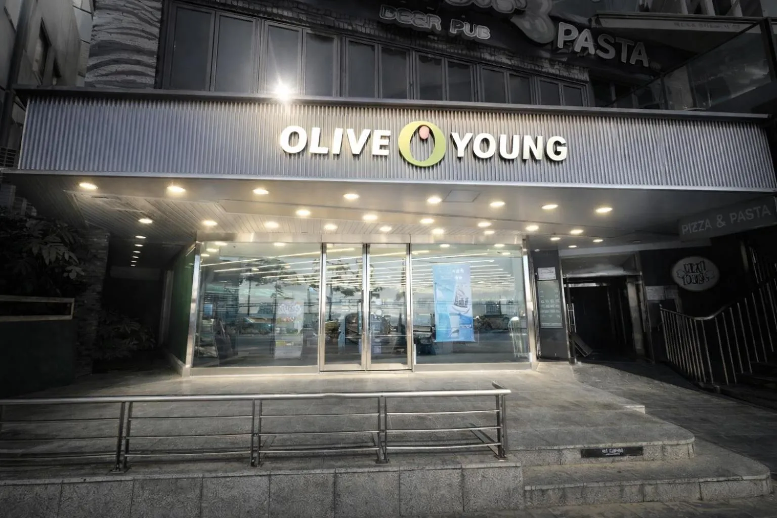 Entertainment in Kent Hotel Gwangalli by Kensington