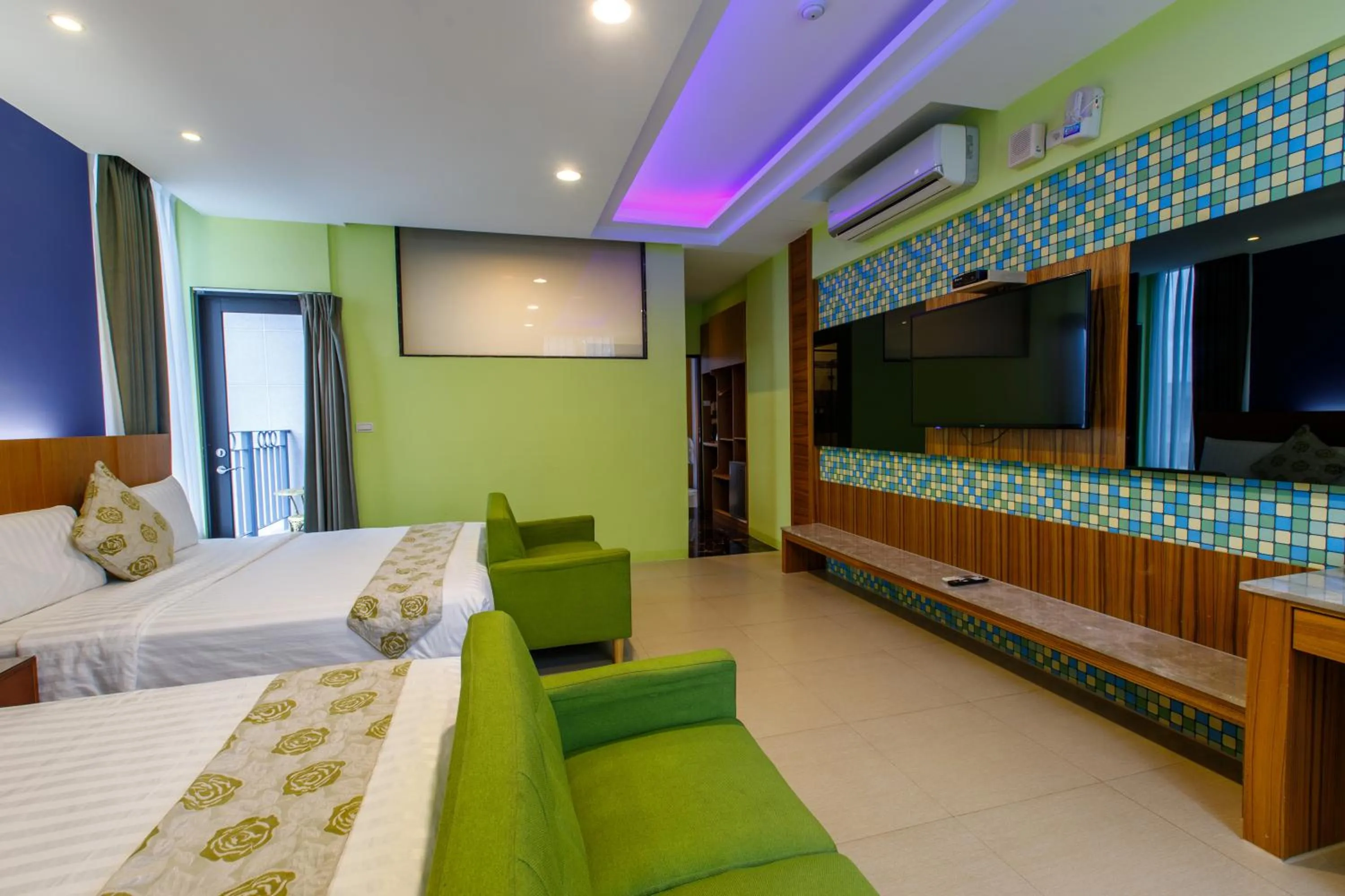 Bed in Oceanic Pearl Resort