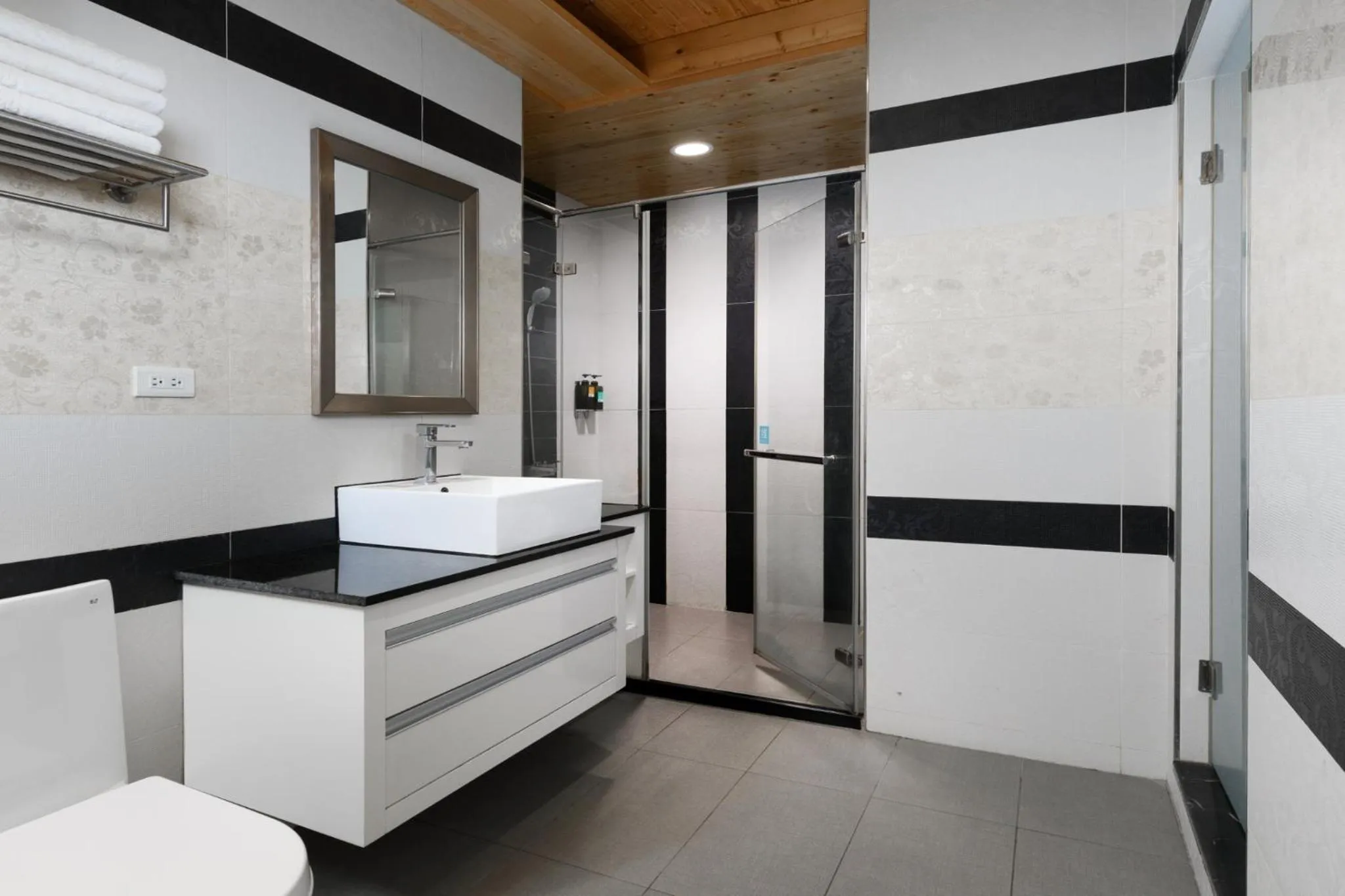 Oceanic Pearl Resort