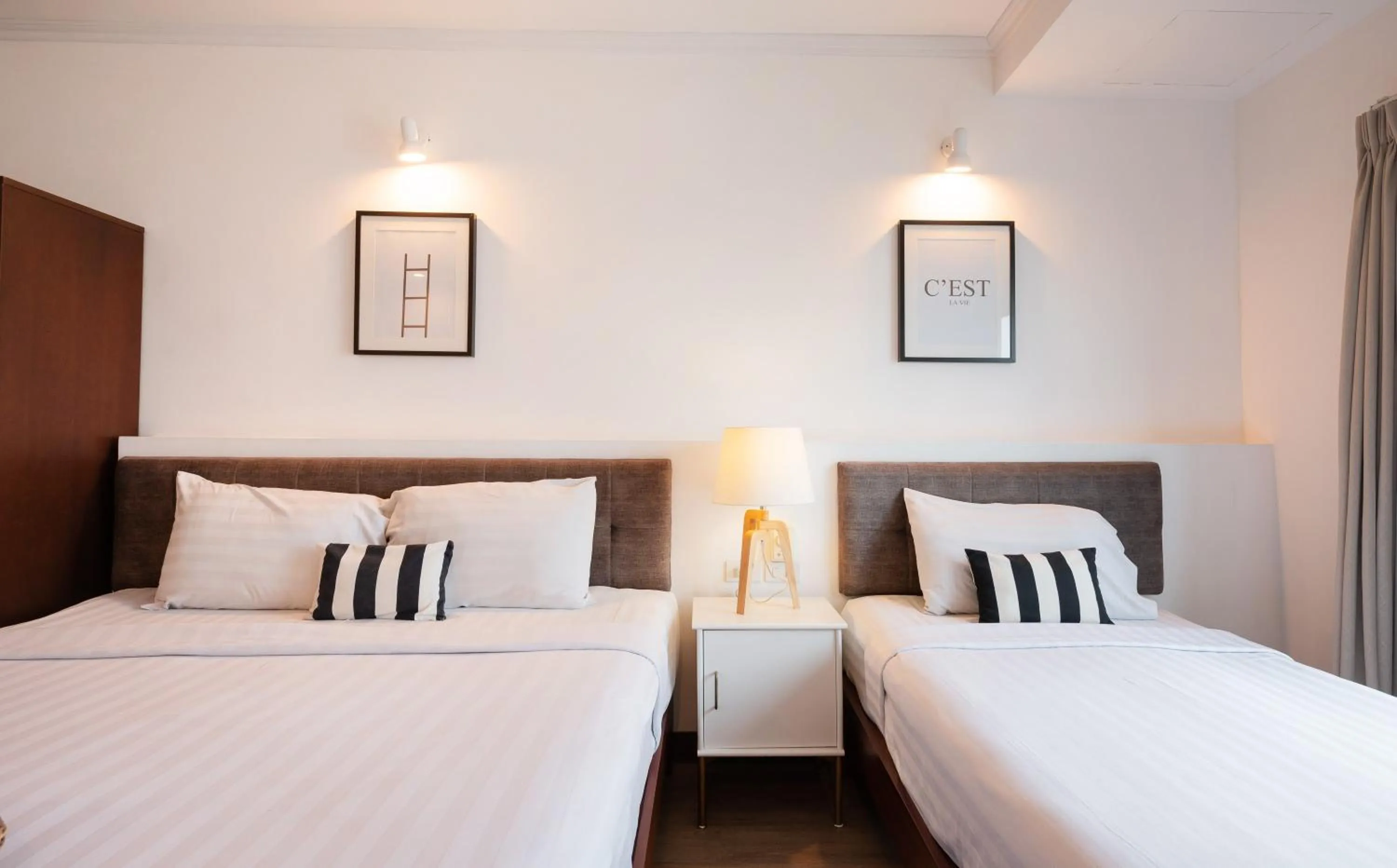 Bed in The Corner Lodge