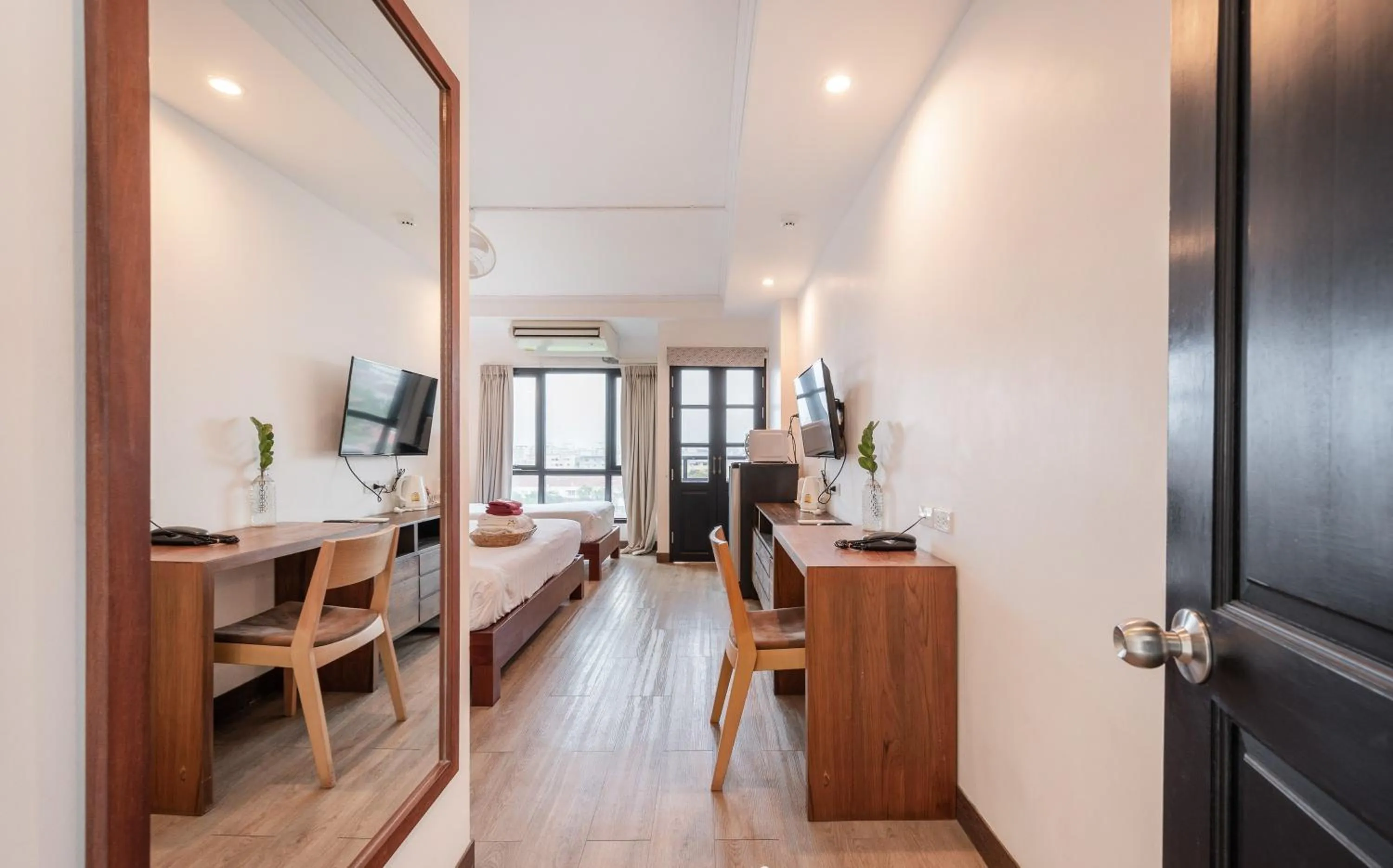 Bedroom, Bed in The Corner Lodge