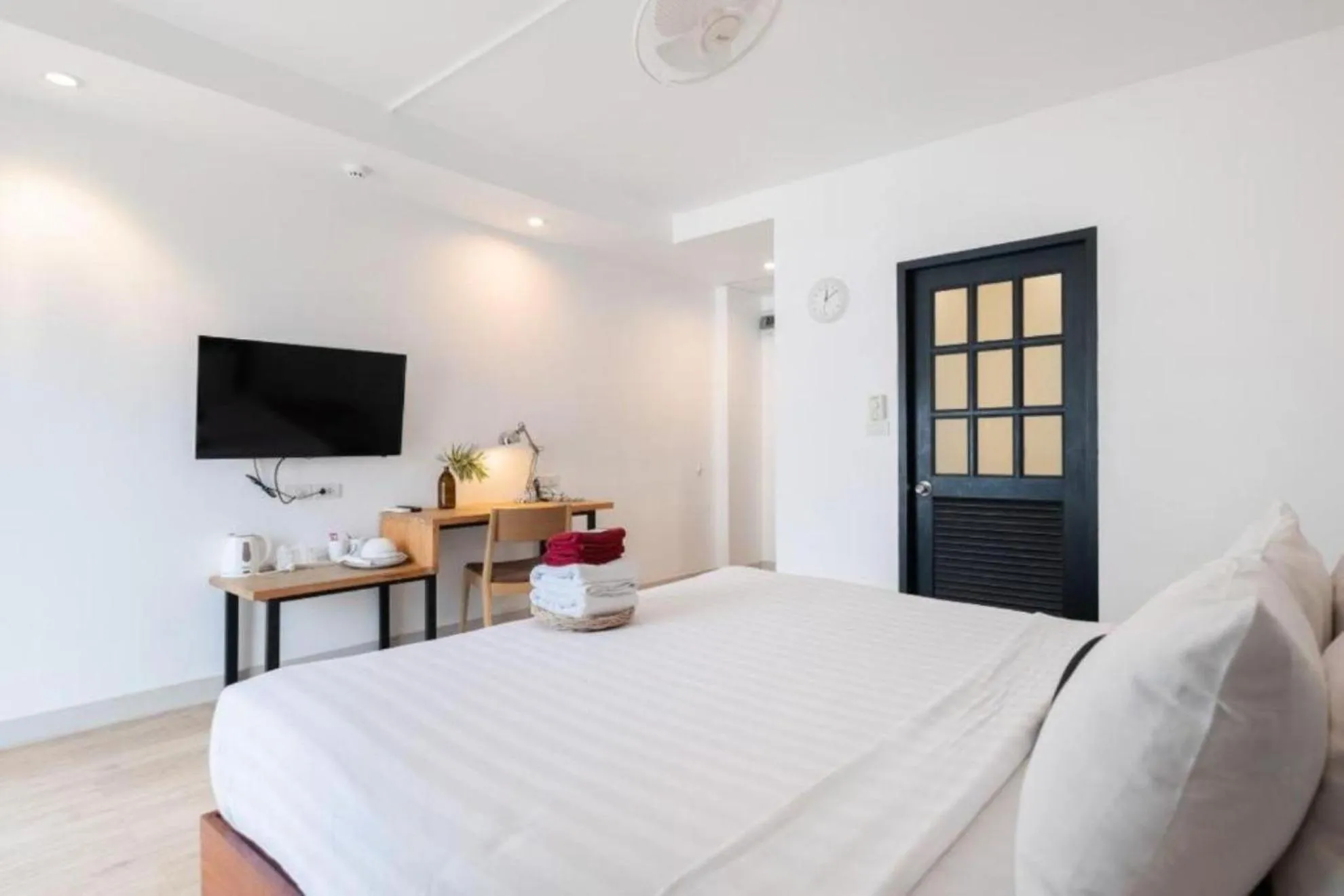 Bed in The Corner Lodge