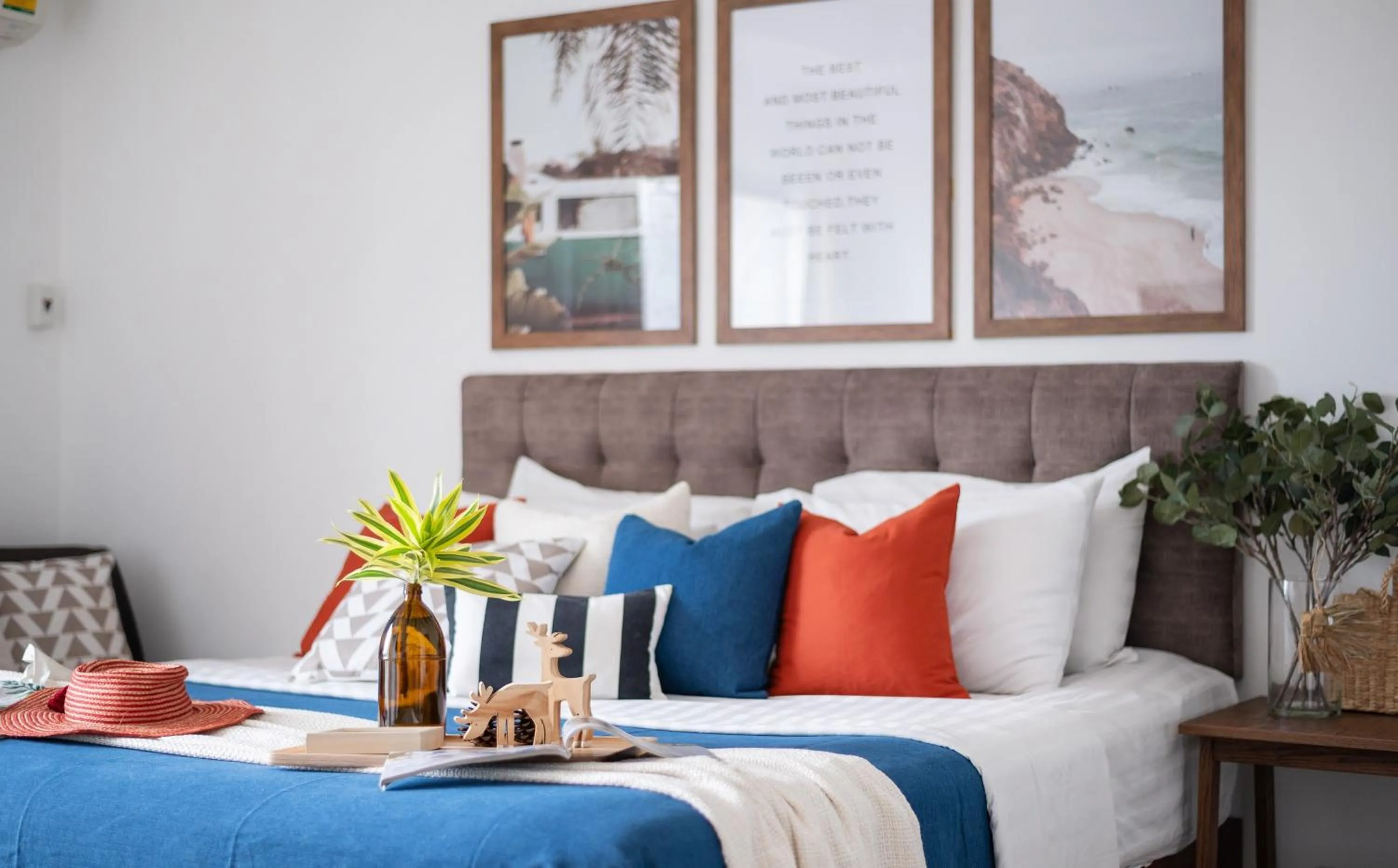 Bedroom, Bed in The Corner Lodge