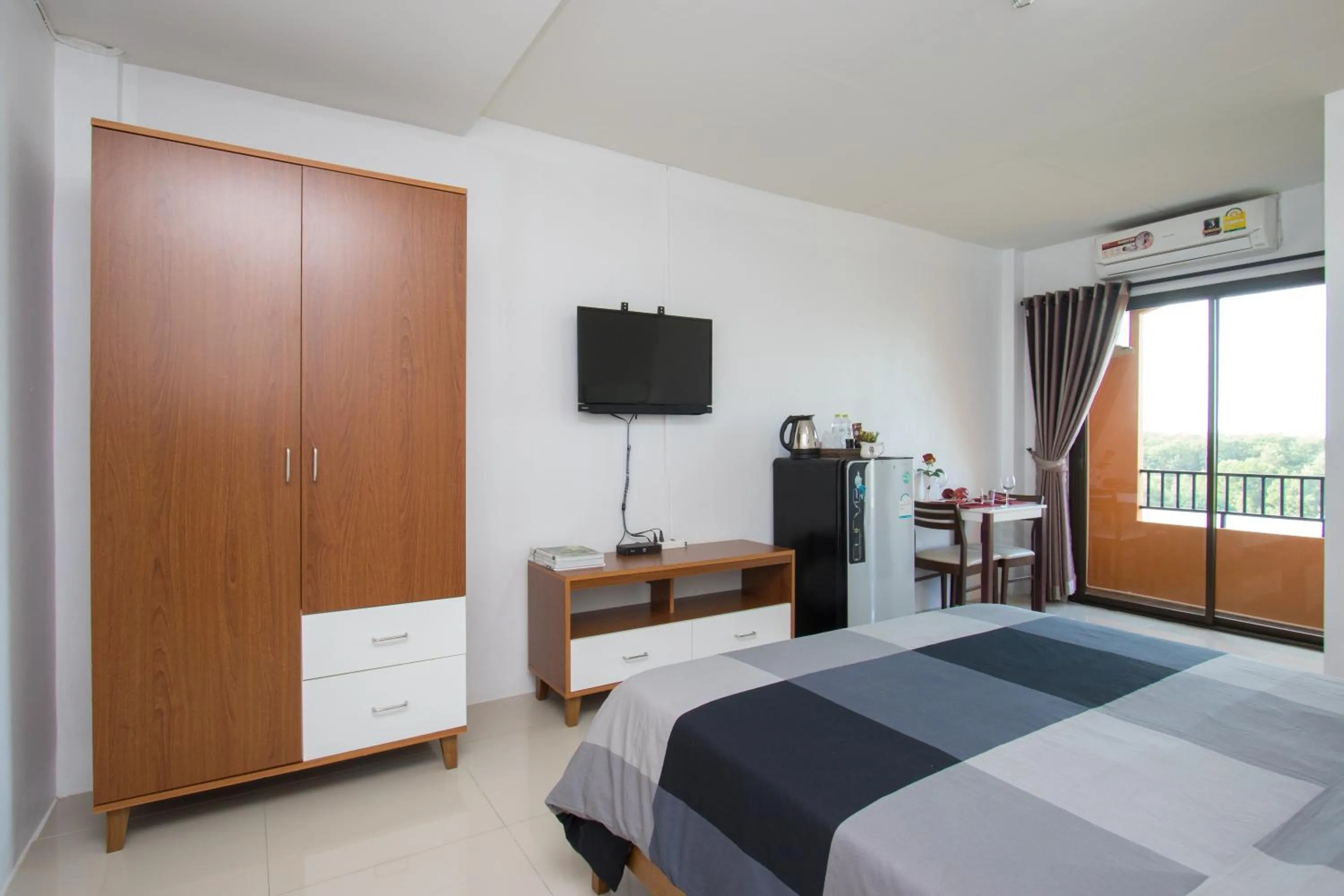 Bed in I-Home Residence and Hotel
