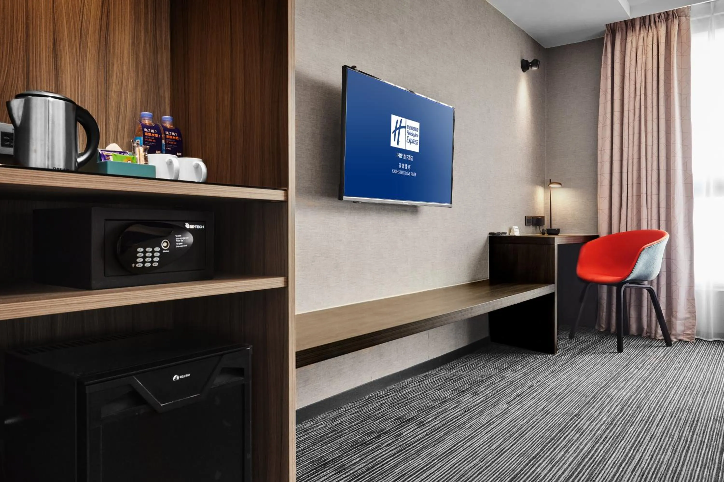 Photo of the whole room in Holiday Inn Express Kaohsiung Love River by IHG