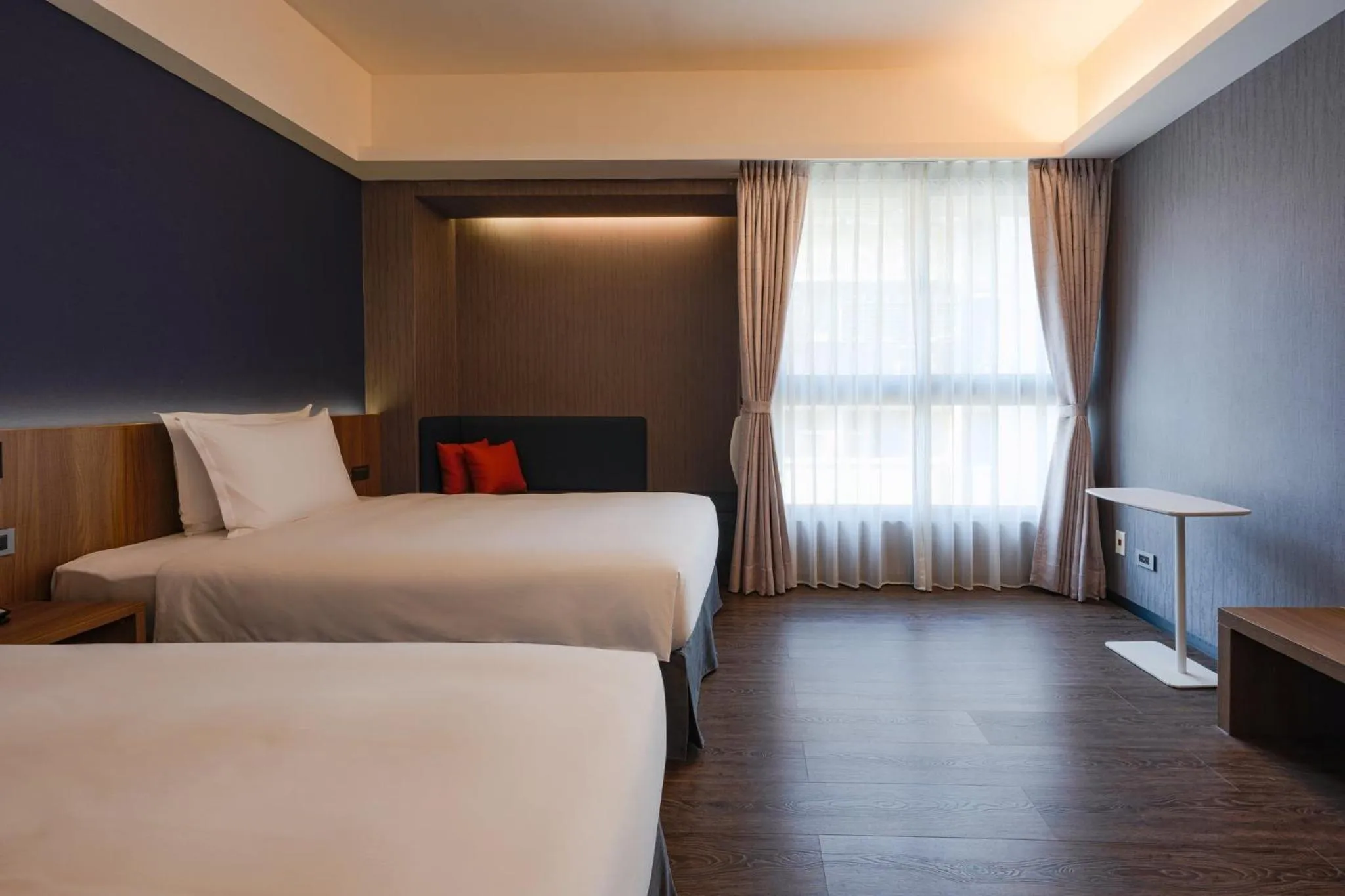 Photo of the whole room, Bed in Holiday Inn Express Kaohsiung Love River by IHG
