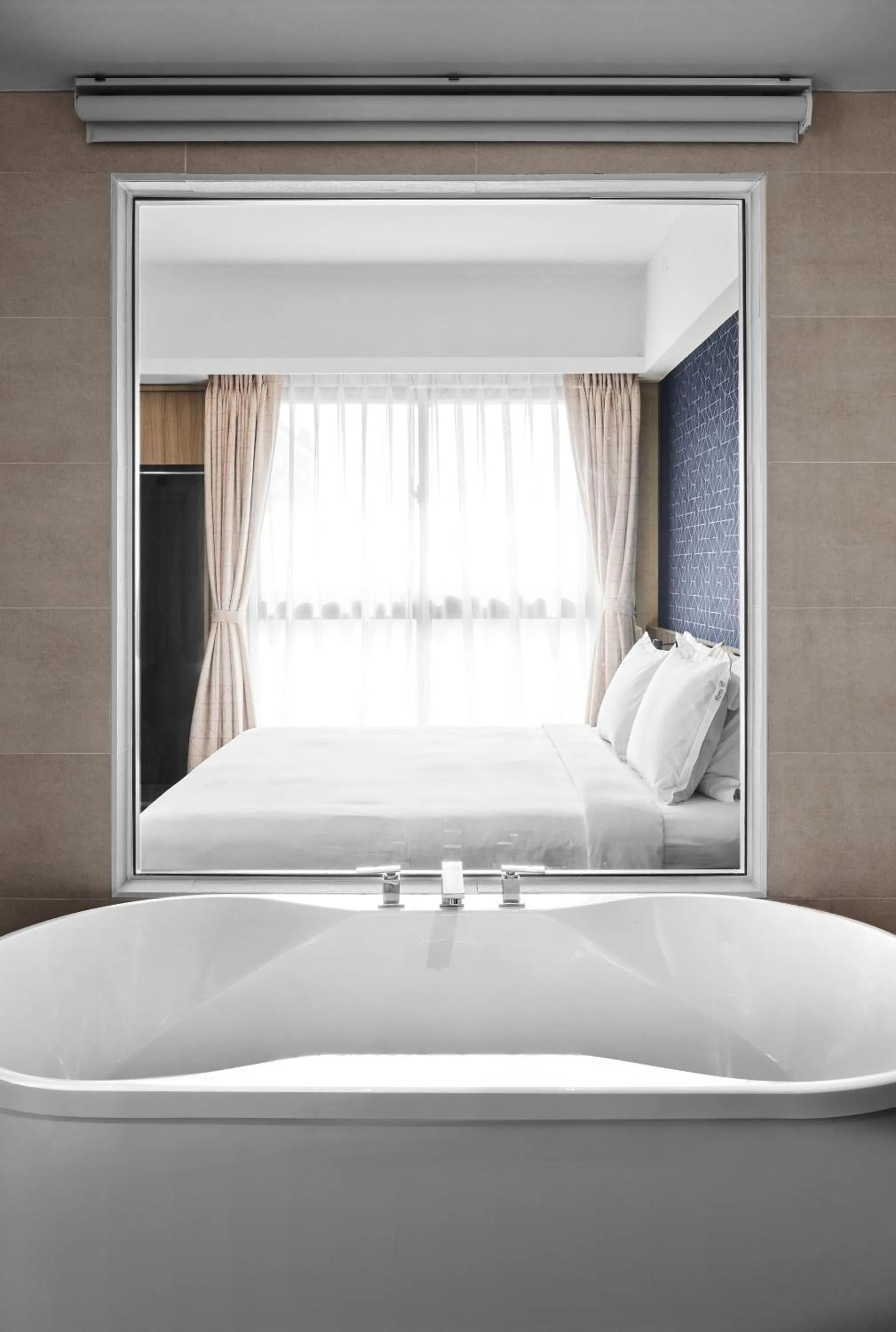 Bathroom, Bed in Holiday Inn Express Kaohsiung Love River by IHG