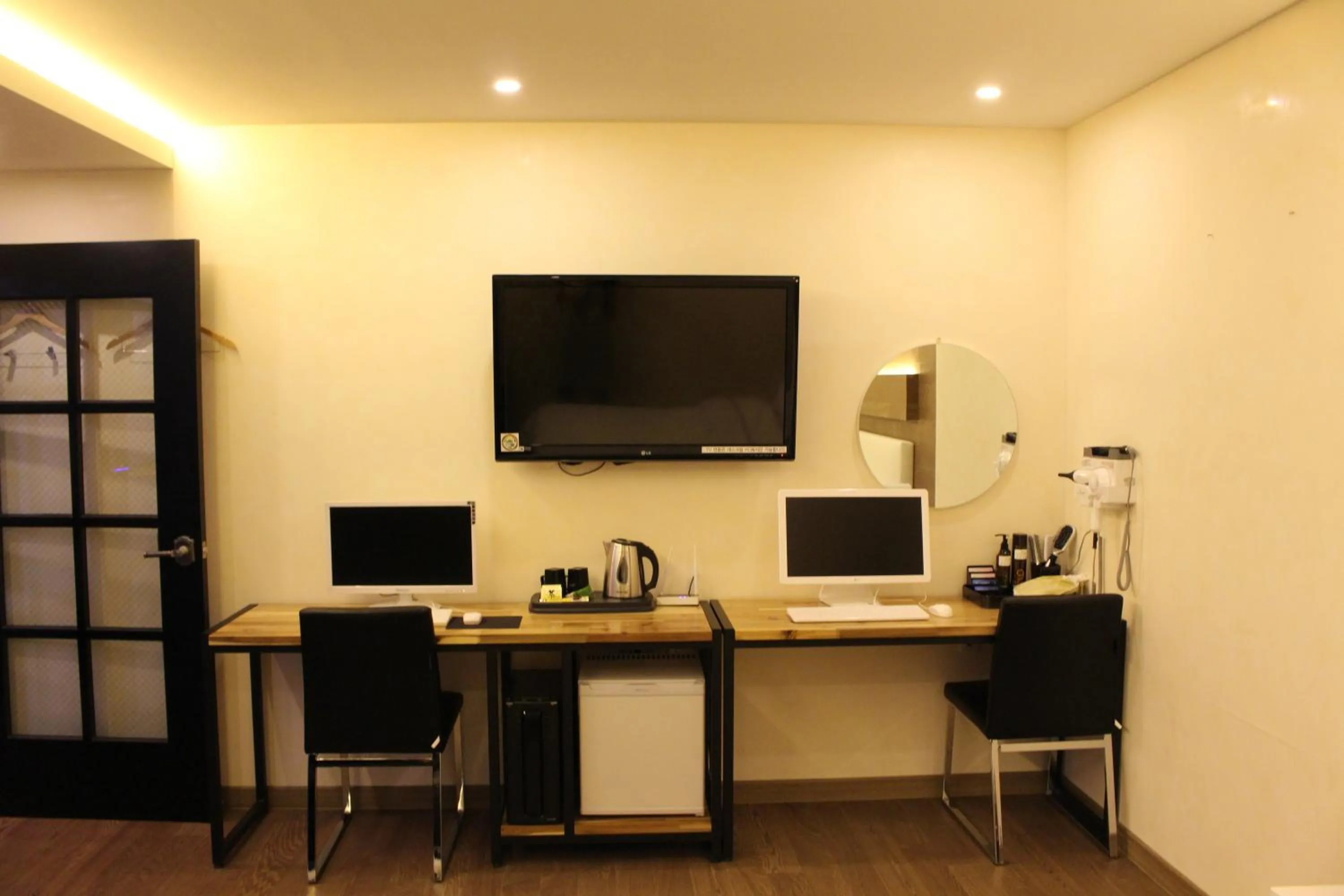 TV and multimedia in Jeonju Lime Hotel