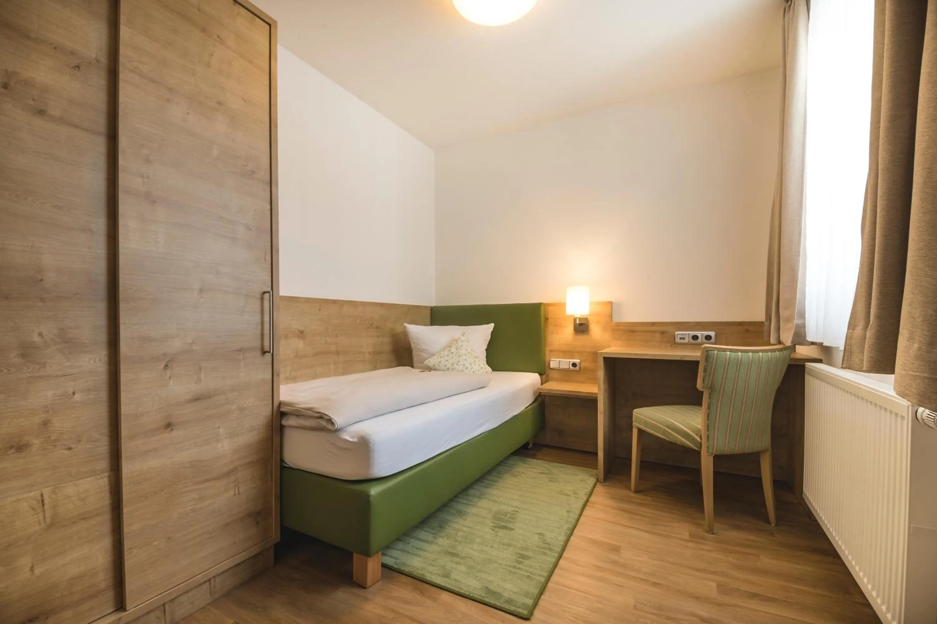 Photo of the whole room, Bed in Gasthof - Hotel Zur Post