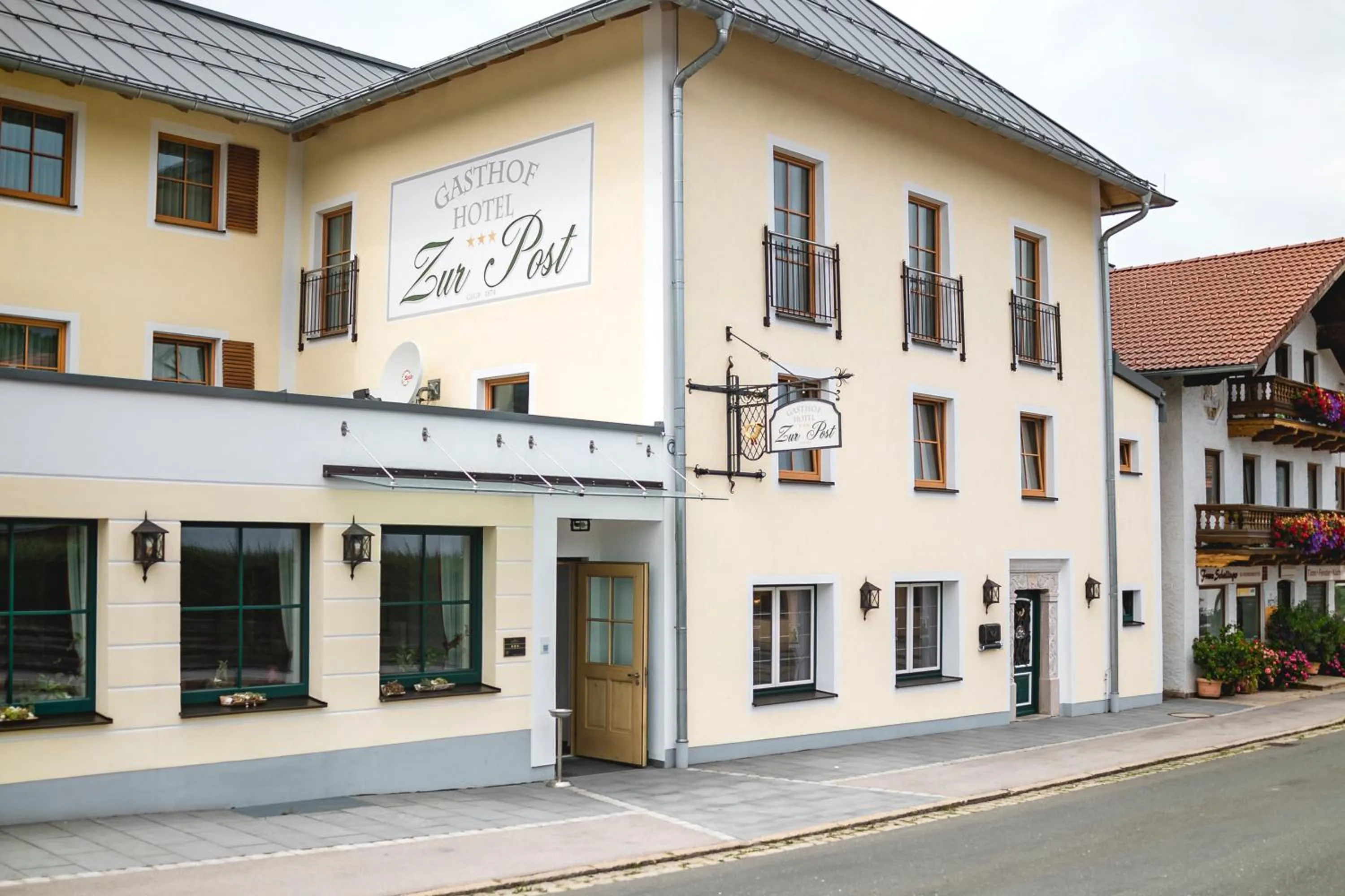 Facade/entrance in Gasthof - Hotel Zur Post