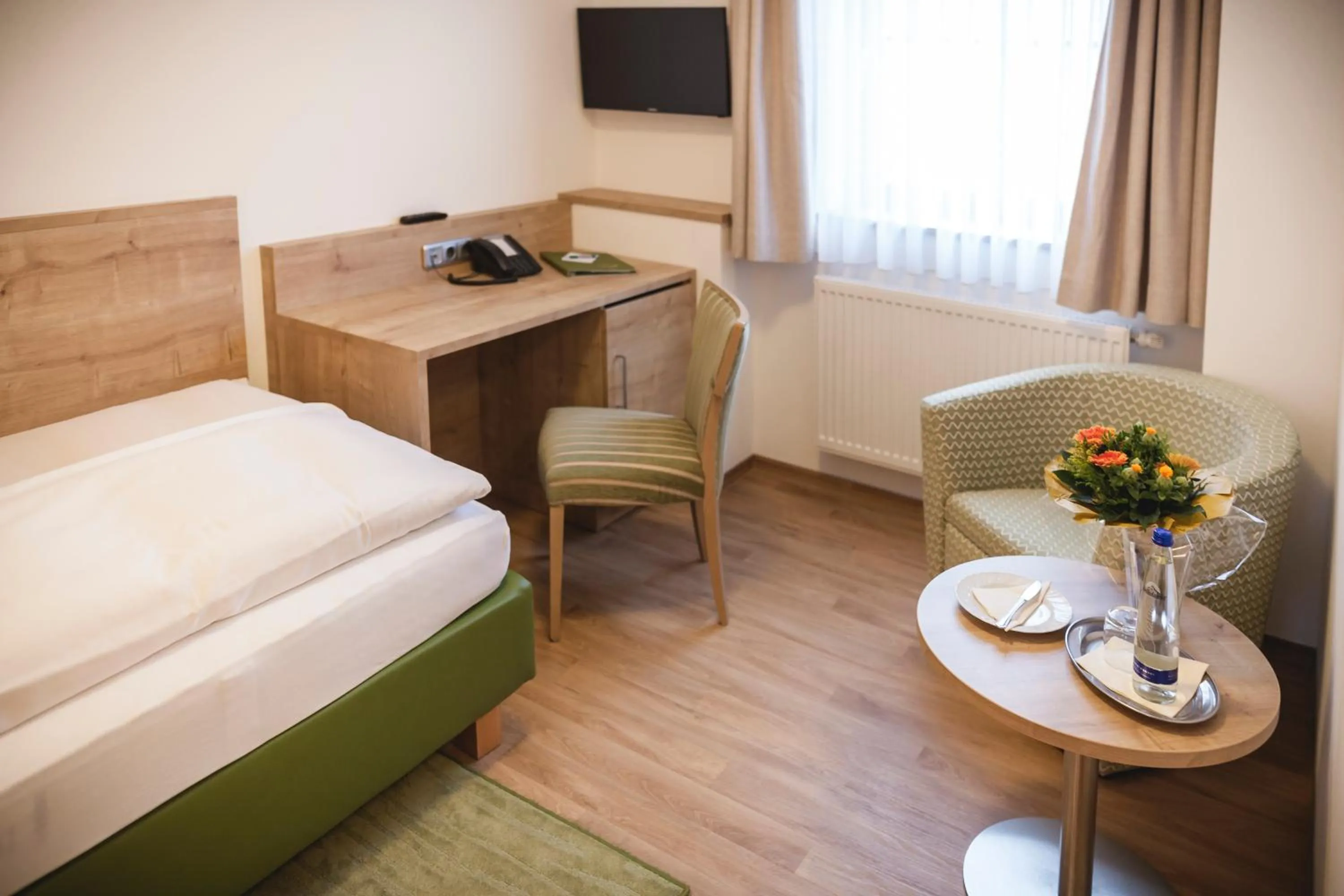 Photo of the whole room, Bed in Gasthof - Hotel Zur Post