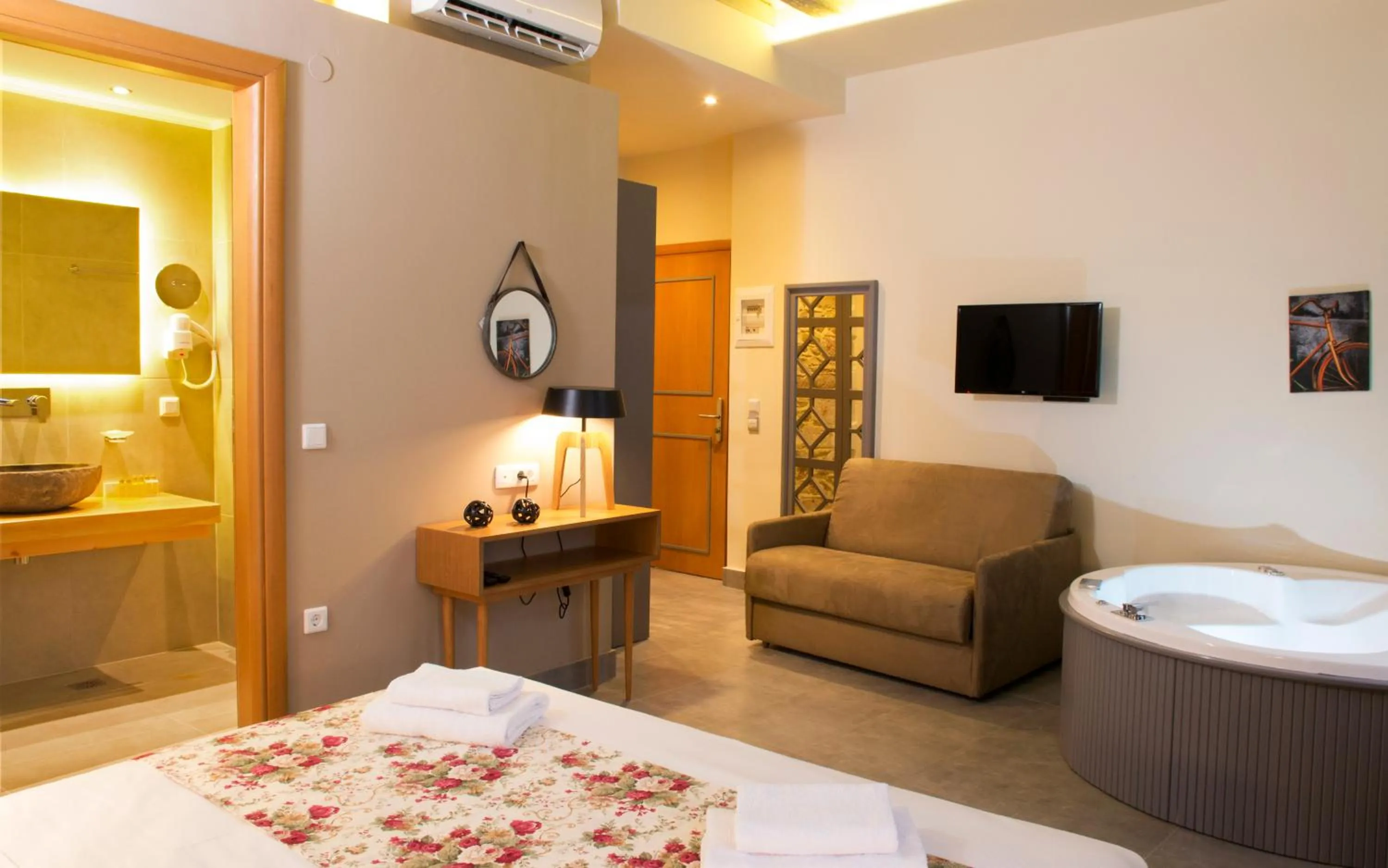 Steam room, Bed in Elia Kentron