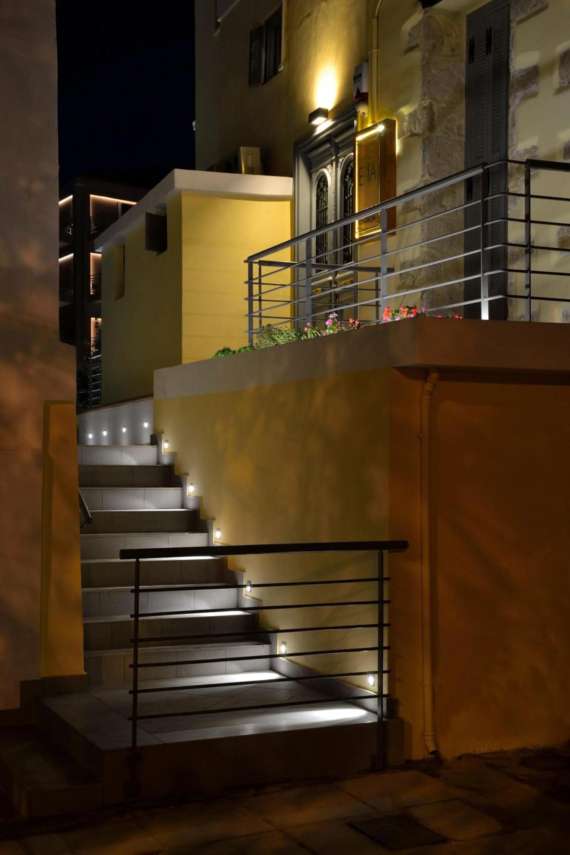 Facade/entrance in Elia Kentron