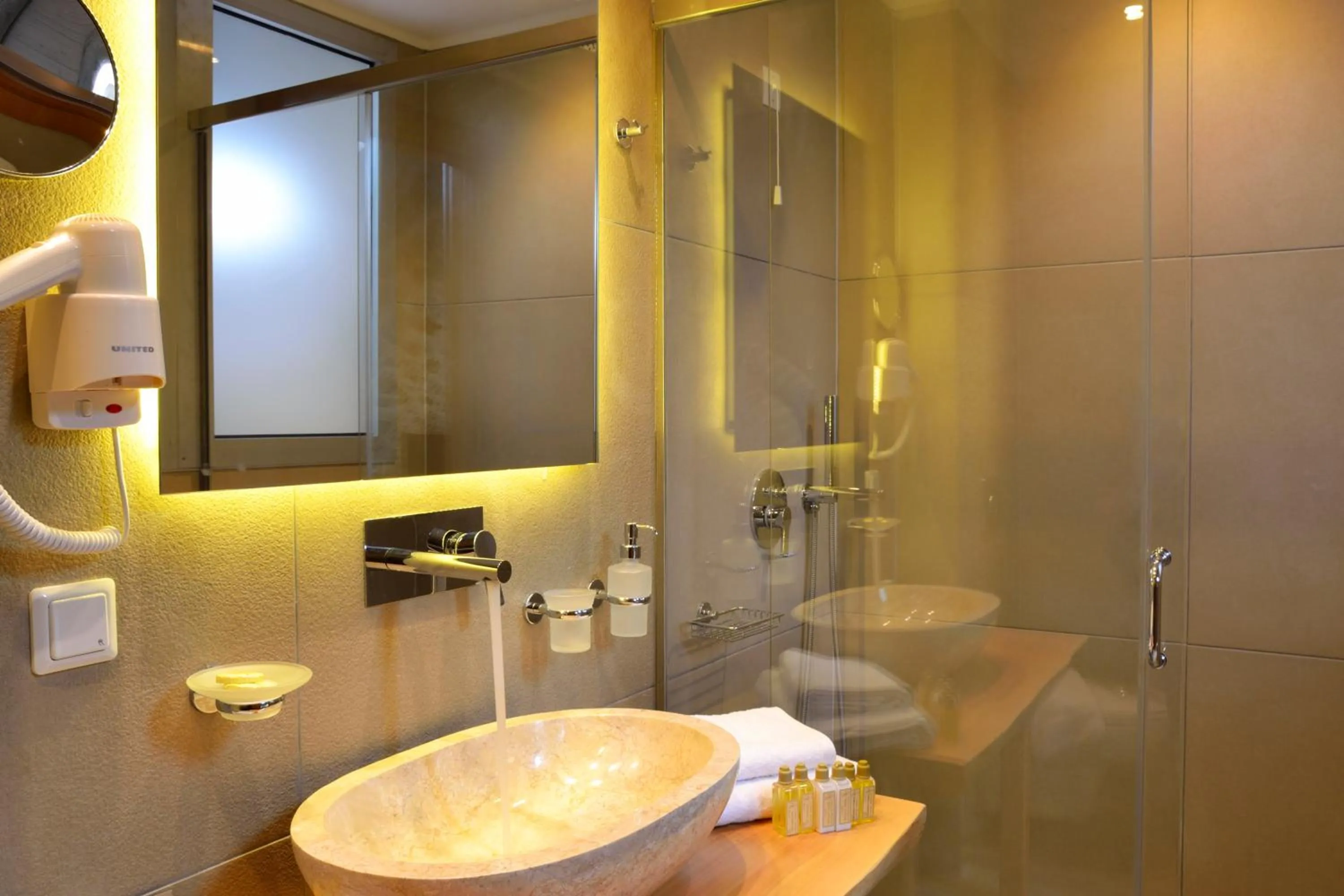 Shower in Elia Kentron