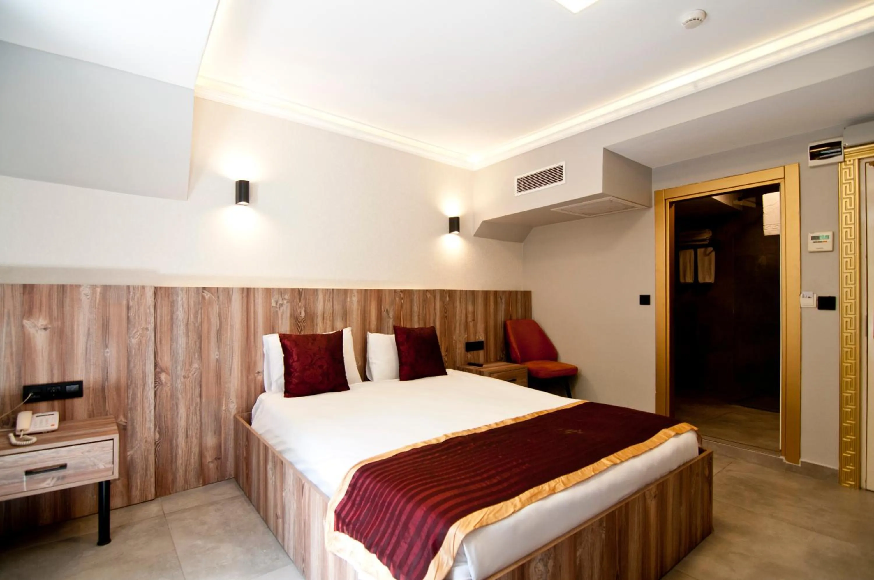 Photo of the whole room, Bed in Vali Konak Hotel Nişantaşı