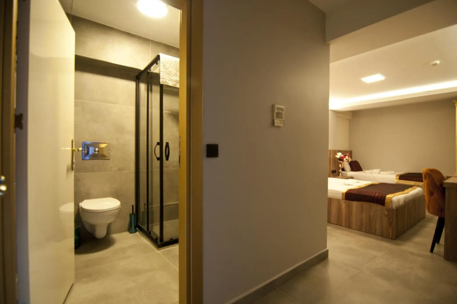 Toilet, Bed in Vali Konak Hotel Nişantaşı