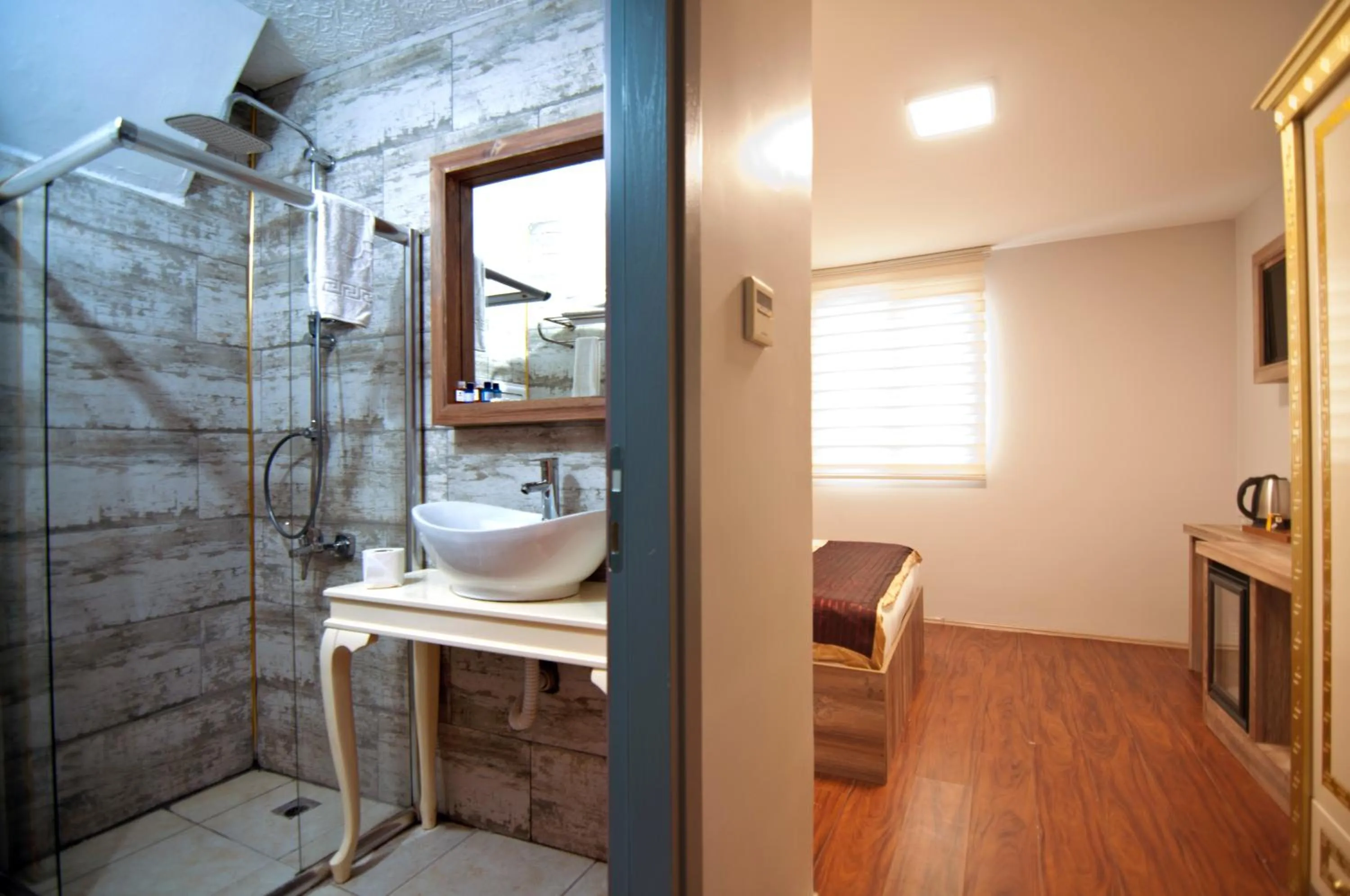 Photo of the whole room in Vali Konak Hotel Nişantaşı