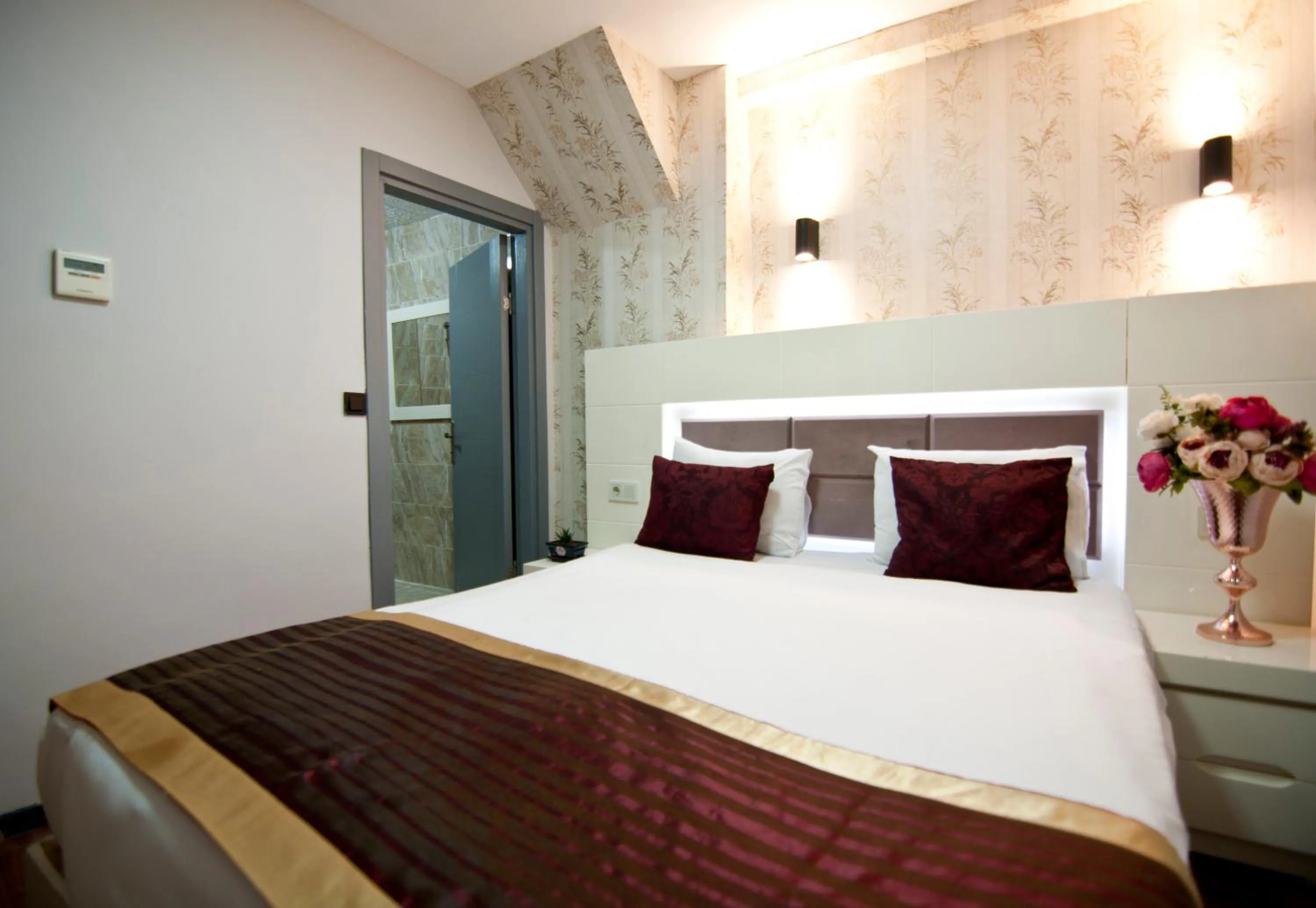 Photo of the whole room, Bed in Vali Konak Hotel Nişantaşı