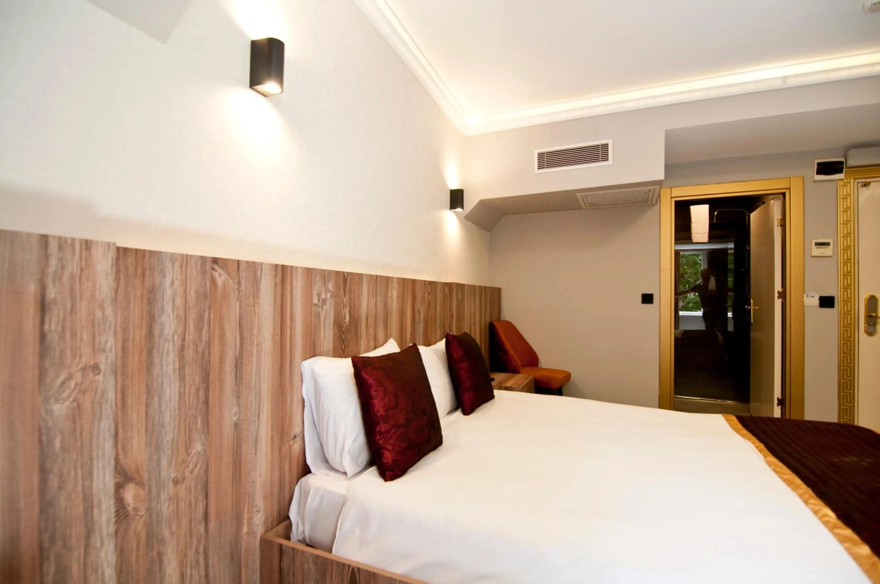 Photo of the whole room, Bed in Vali Konak Hotel Nişantaşı