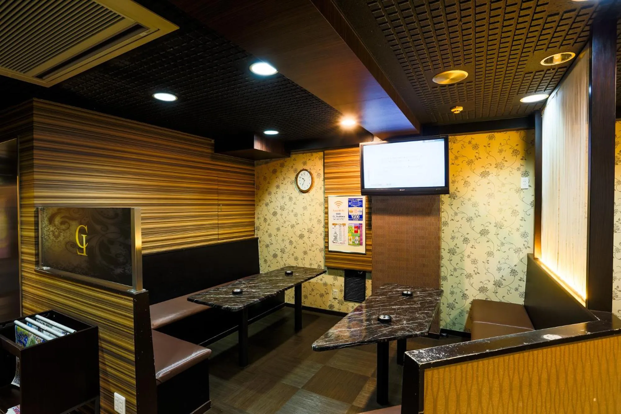 Dining area in Capsule Land Yushima (Male Only)