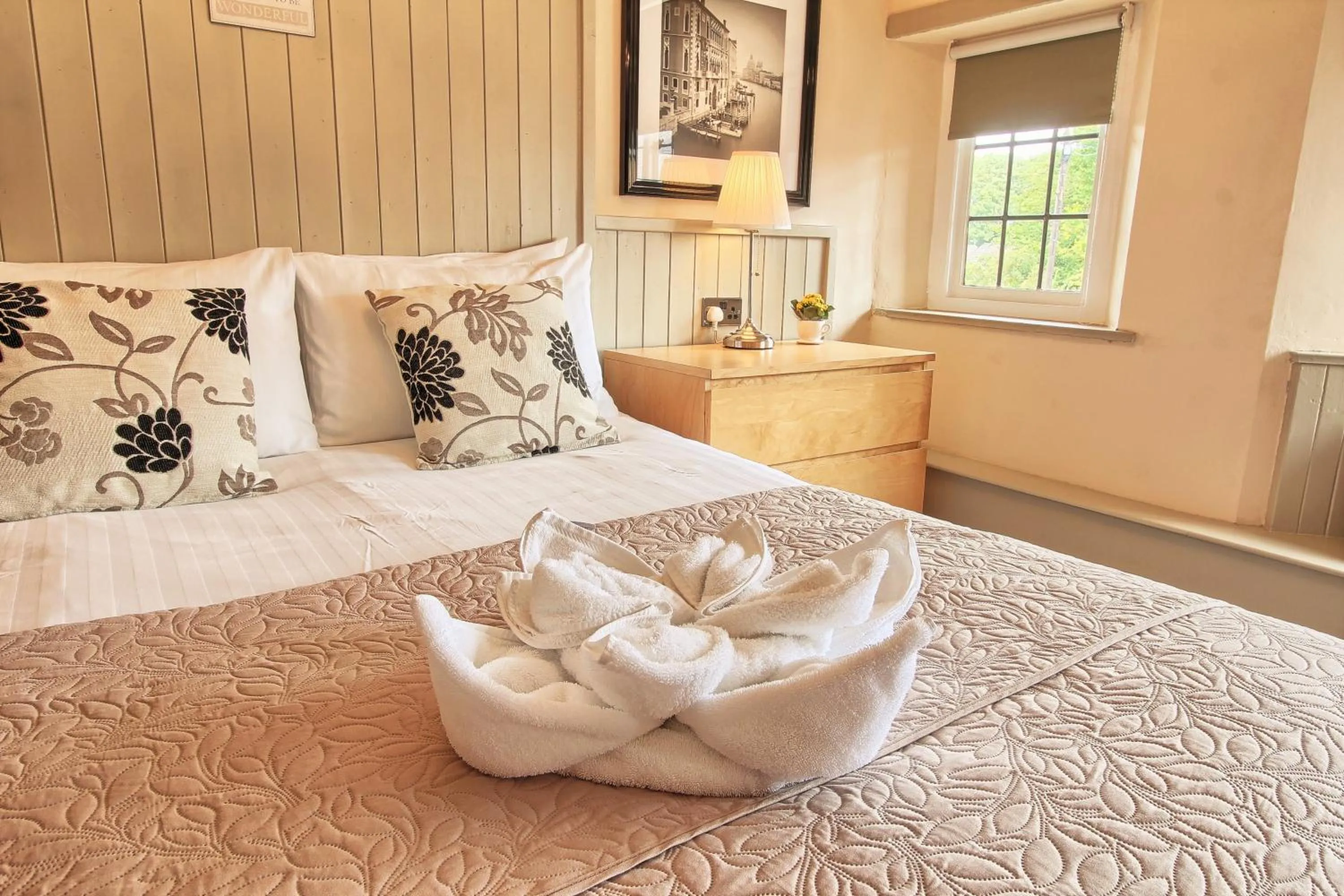 Bedroom, Bed in The Stockton Arms Hotel