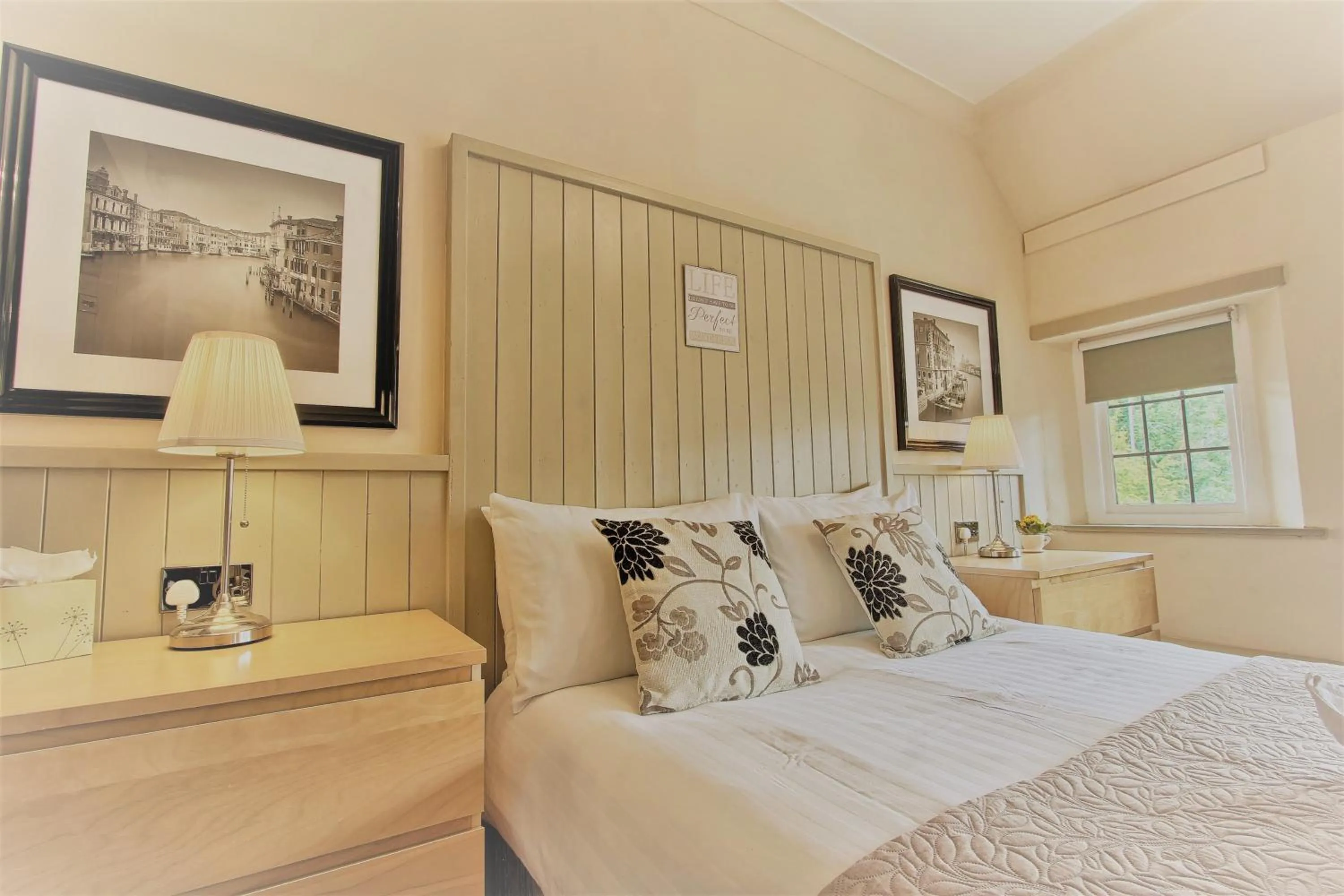 Bedroom, Bed in The Stockton Arms Hotel