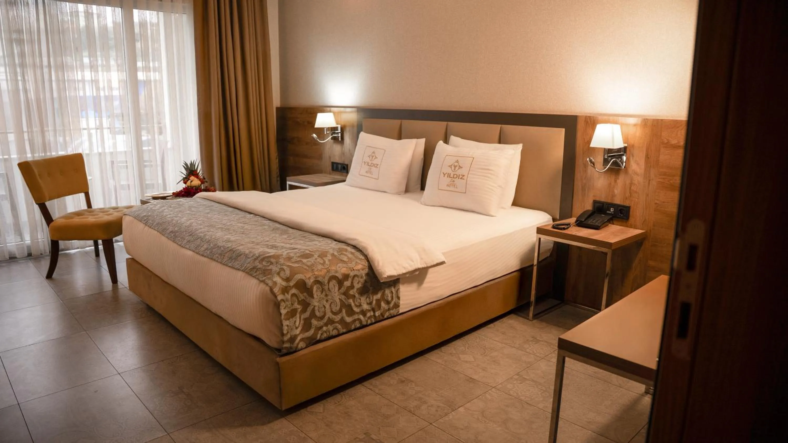 Seating area, Bed in Yildiz Life Hotel