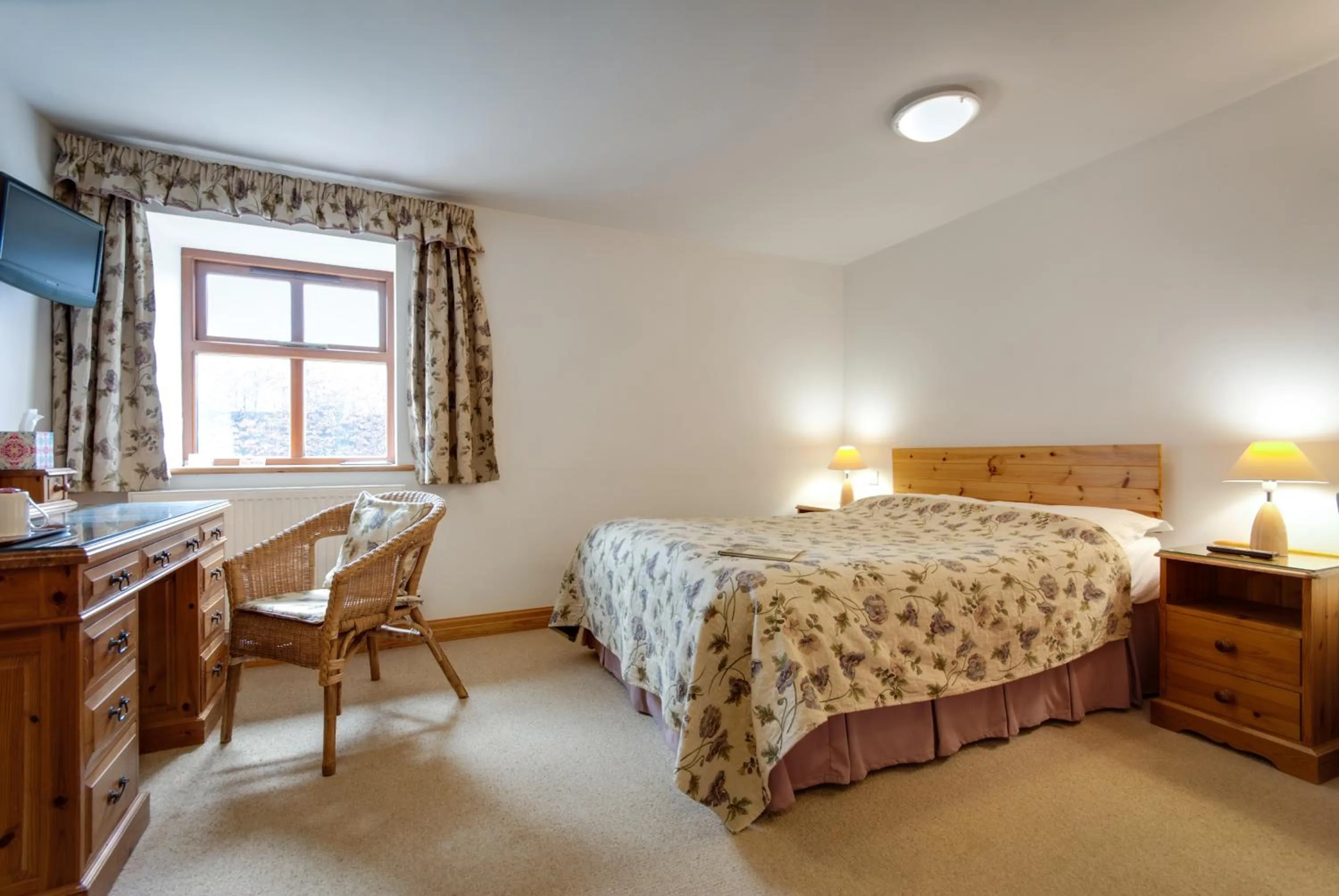 Bedroom, Bed in Parr Hall Farm, Eccleston