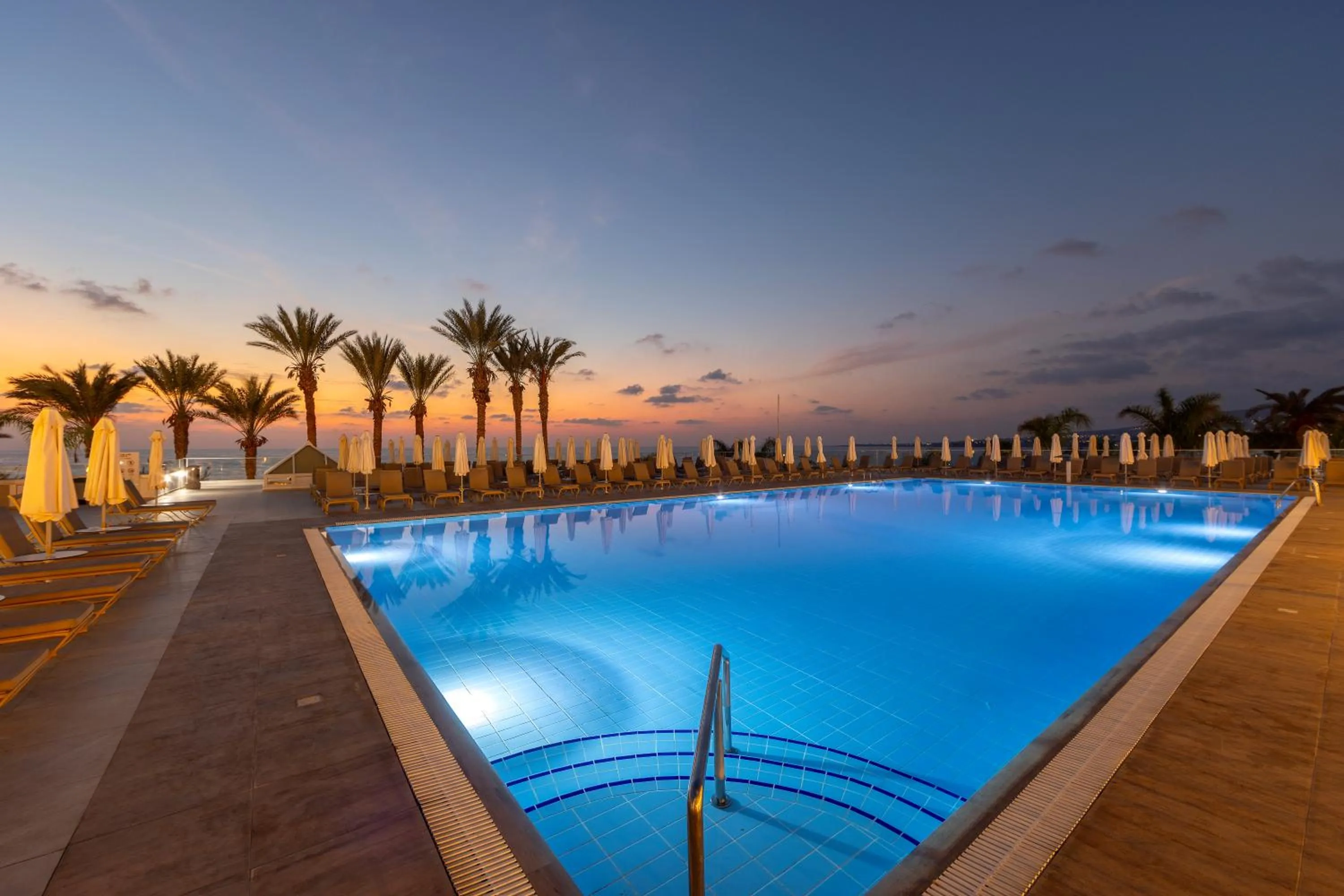 Pool view in Queens Bay Hotel