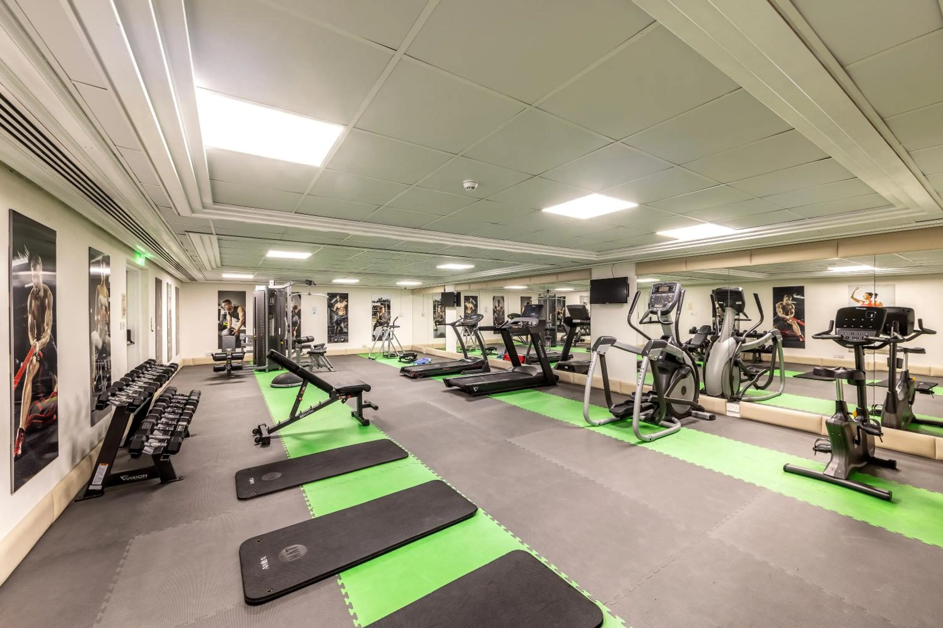 Fitness centre/facilities in Queens Bay Hotel