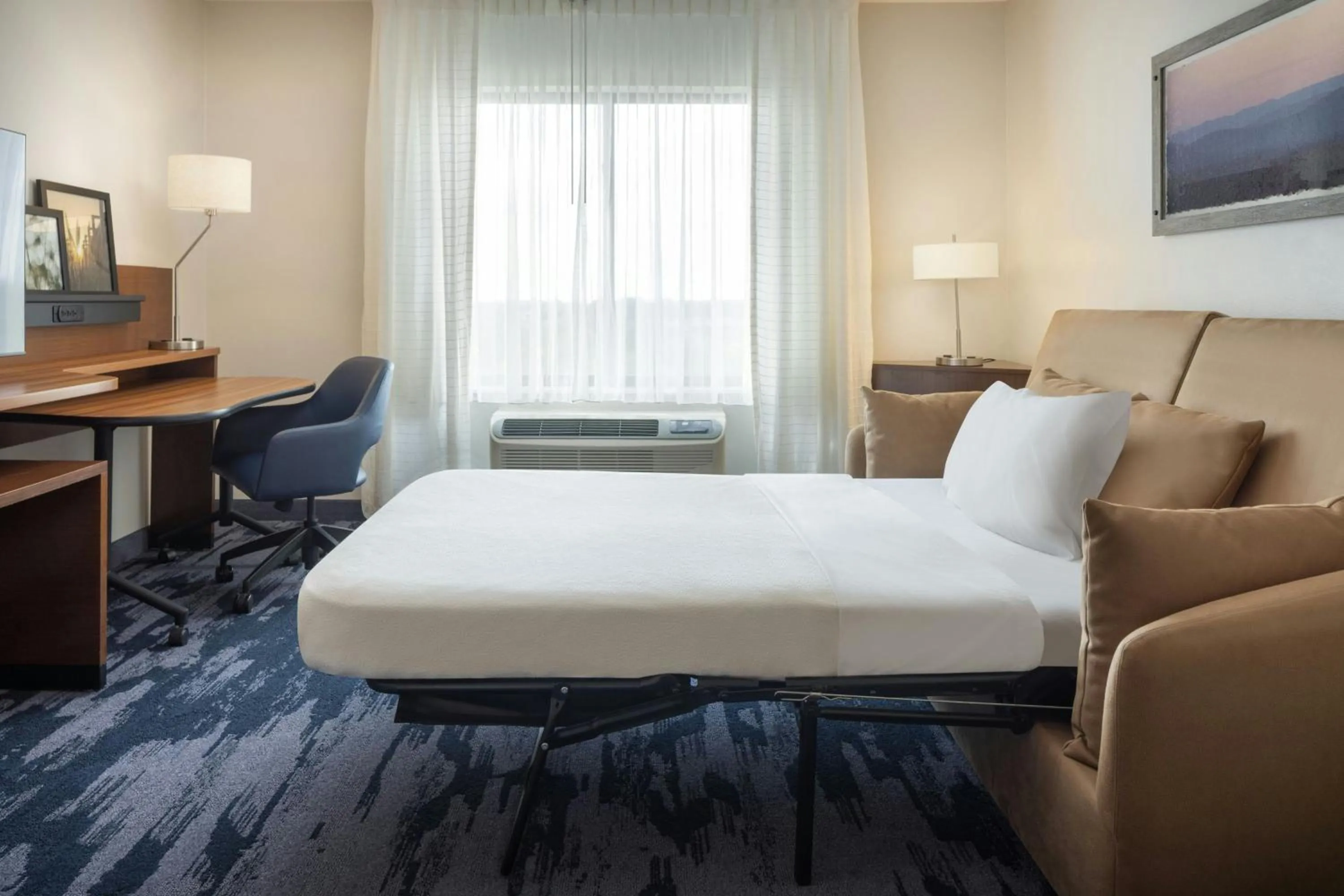 Photo of the whole room, Bed in Fairfield Inn & Suites by Marriott Lincoln Southeast